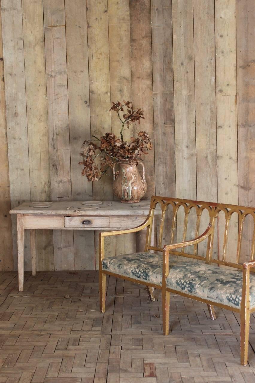 A good late Georgian country house giltwood settee, unusually with three arms, and an arcaded back, perfect for an entrance hall, English, late 18th century .

Measures: Seat height 48cm.