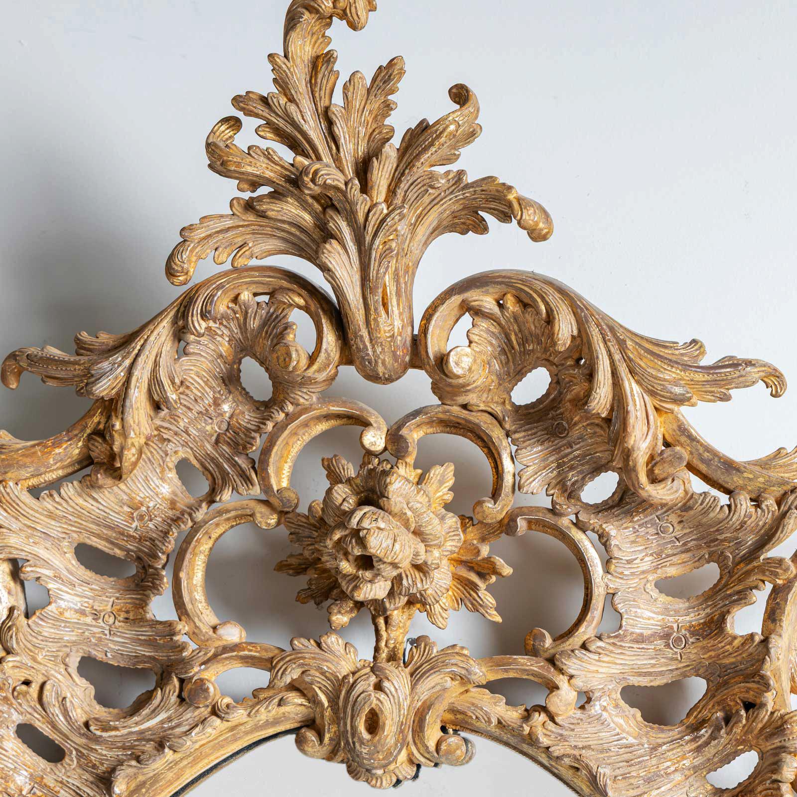 Fine XVIII secolo Specchio da parete in legno dorato di Giorgio III, Inghilterra, 1770 ca. in vendita