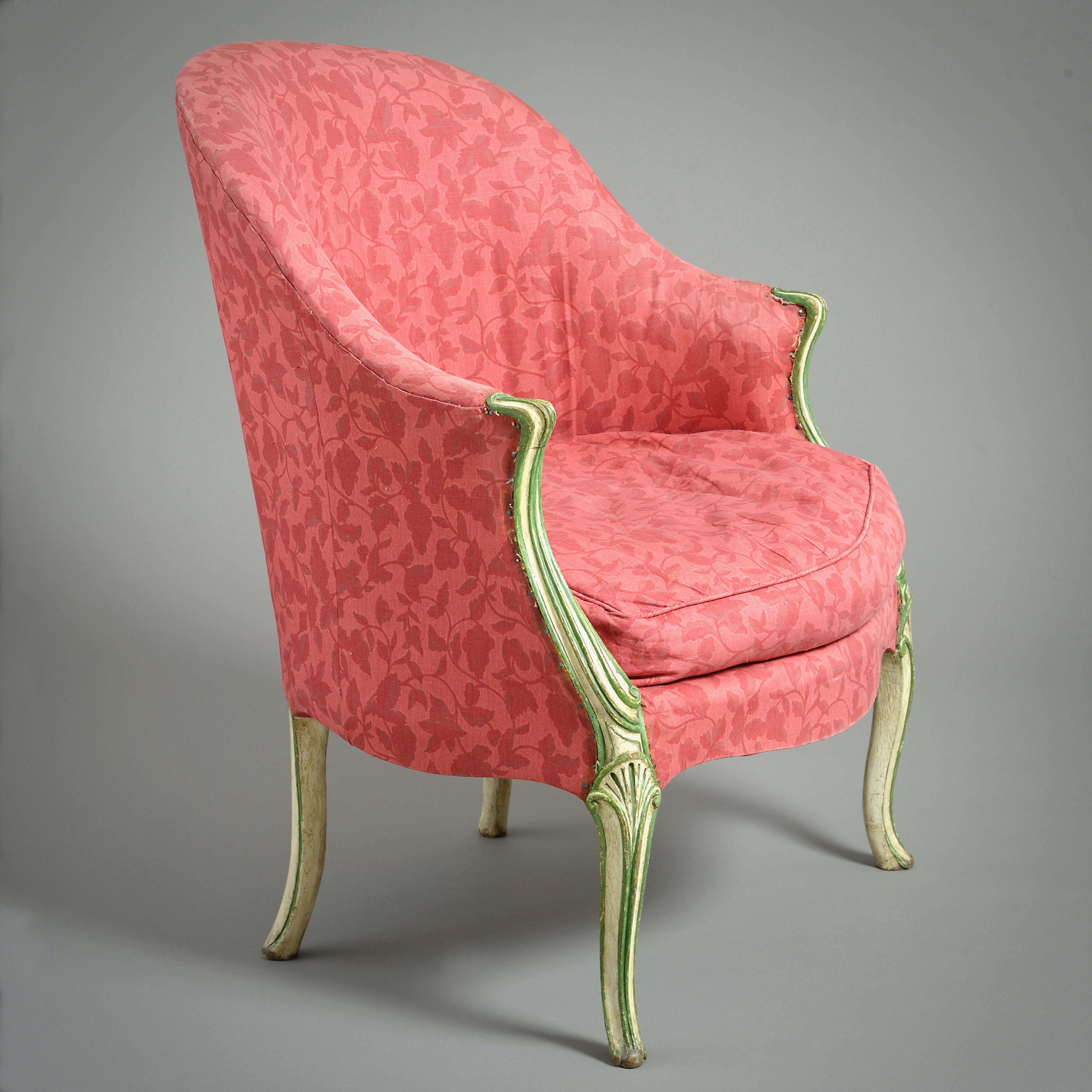 EINE SELTENE GEORGE III GRÜN-WEISS BEMALTE BERGÈRE IN DER ART VON THOMAS CHIPPENDALE, UM 1765.

Die Farbe original.