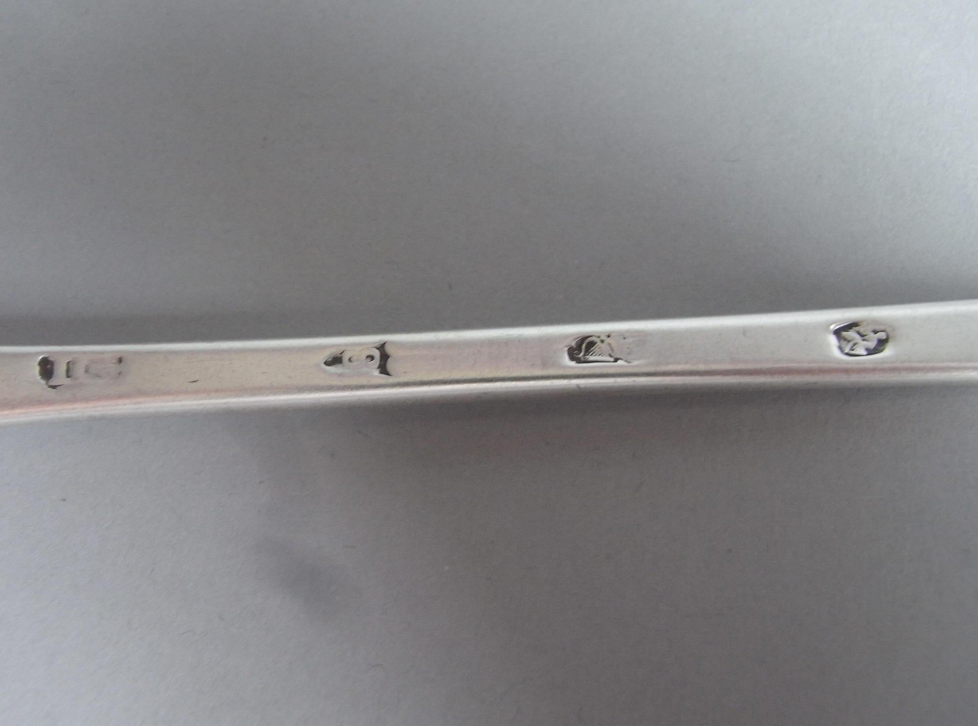Argent Cuillère de service Hanovre « hook End » de style George III fabriquée à Dublin par Joseph Cullen en vente