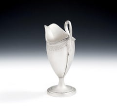 Brocca di crema a casco di George III realizzata a Londra da William Sumner, 1788