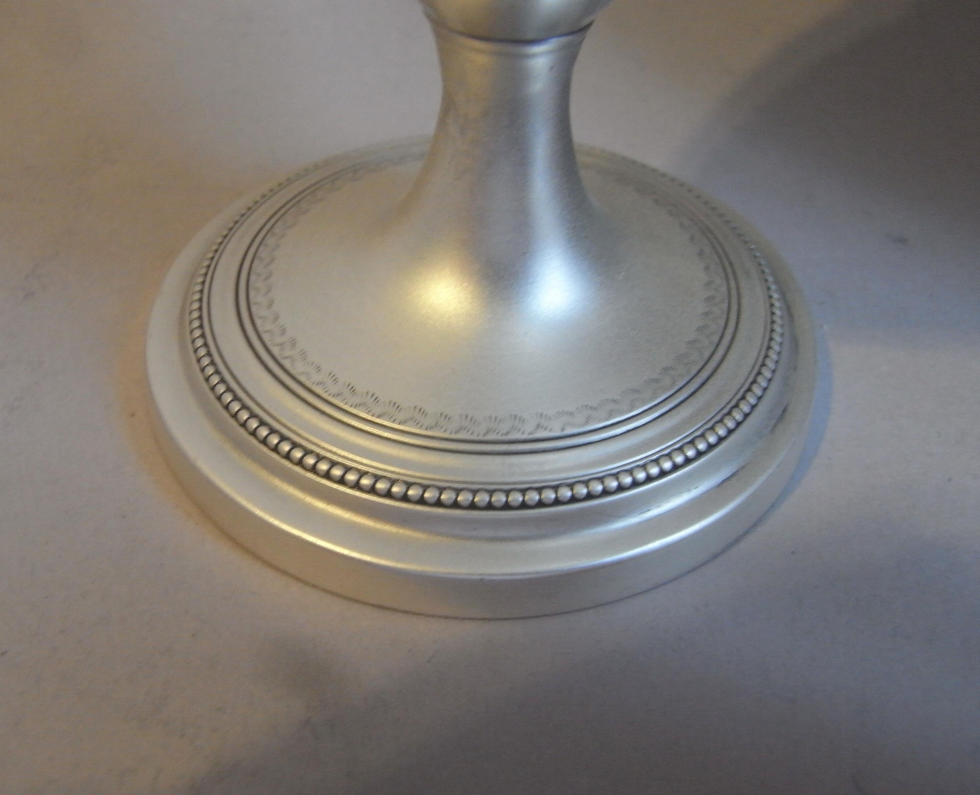 Anglais Pichet à crème à casque George III fabriqué à Londres par William Sumner, 1788 en vente