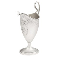 Jarra de crema con casco de Jorge III hecha en Londres por William Sumner, 1788