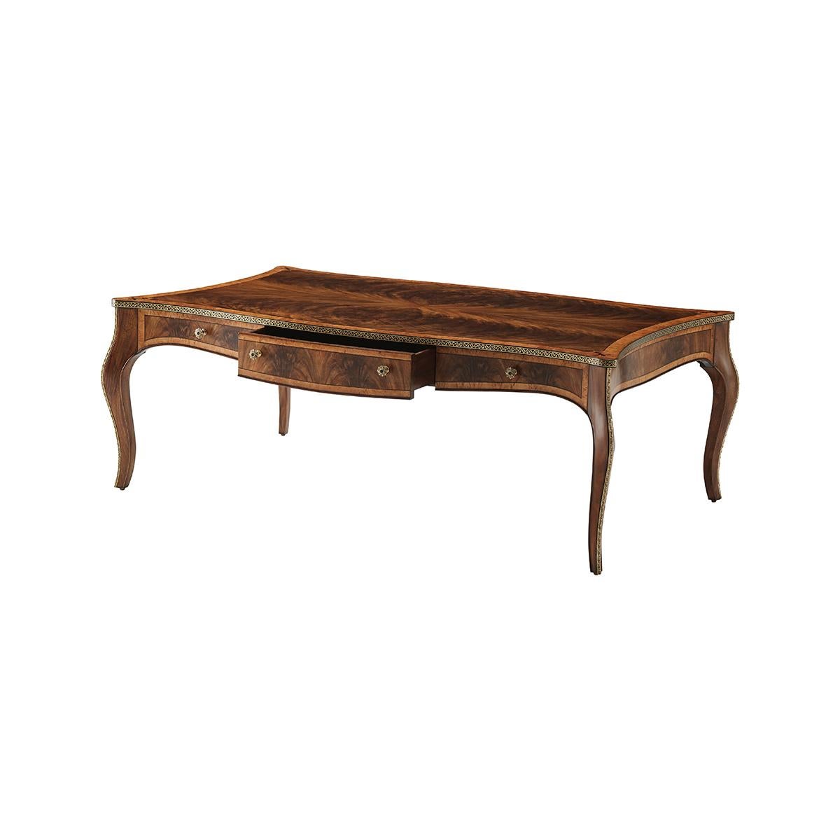 George III Hepplewhite Coffee Table In New Condition For Sale In Westwood, NJ