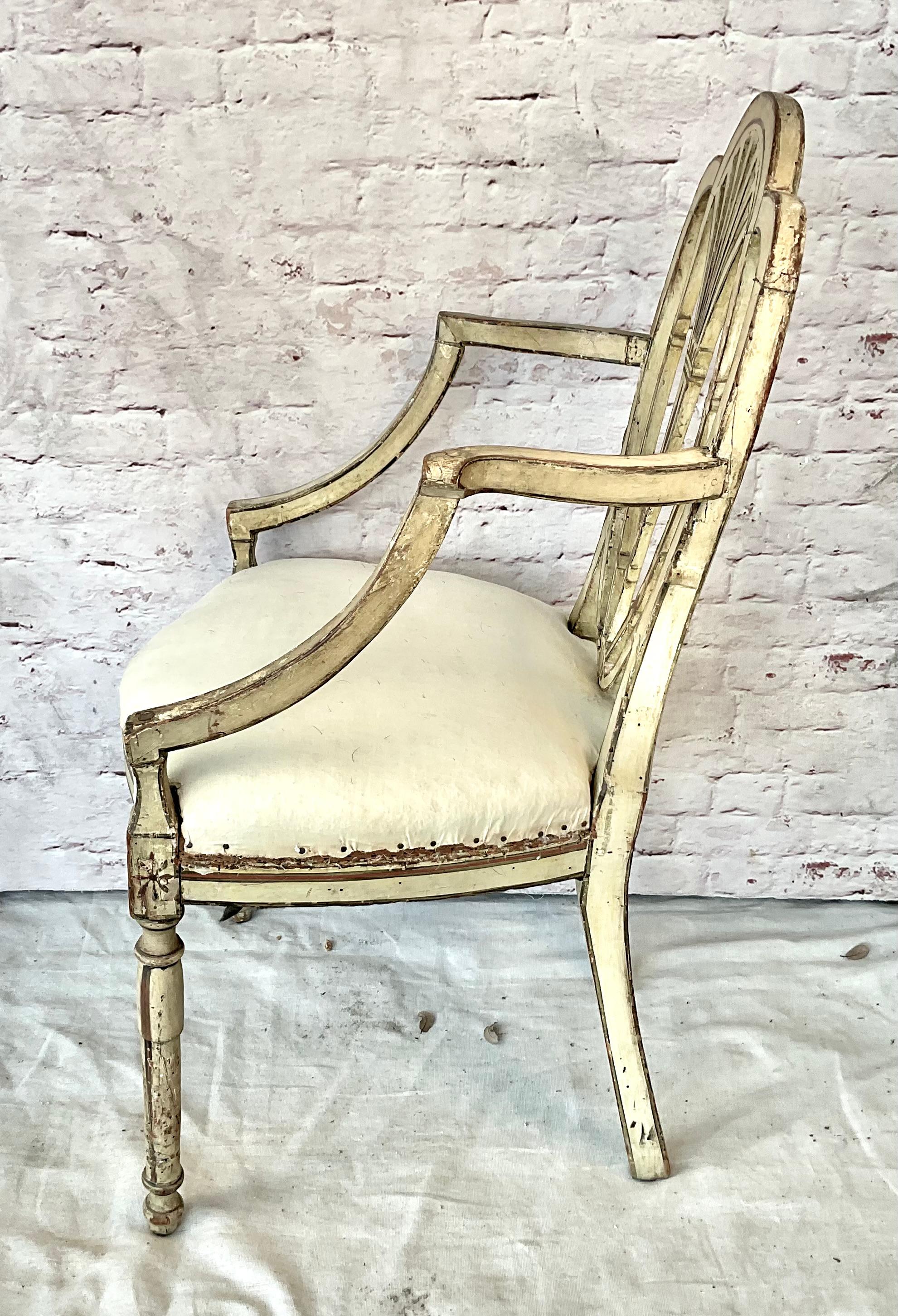 Poltrone aperte dipinte George Hepplewhite, una coppia in vendita 3