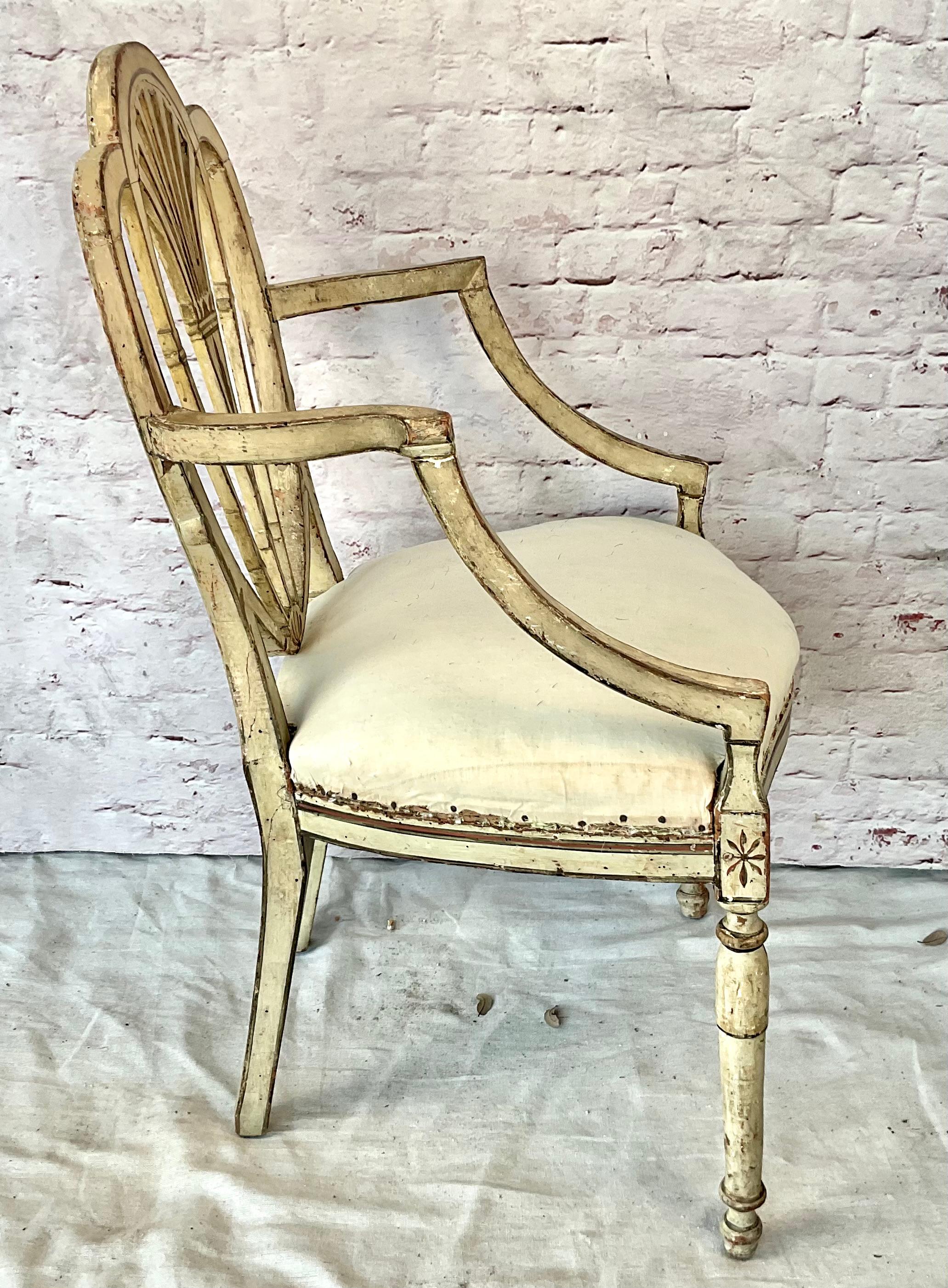 Poltrone aperte dipinte George Hepplewhite, una coppia in vendita 5