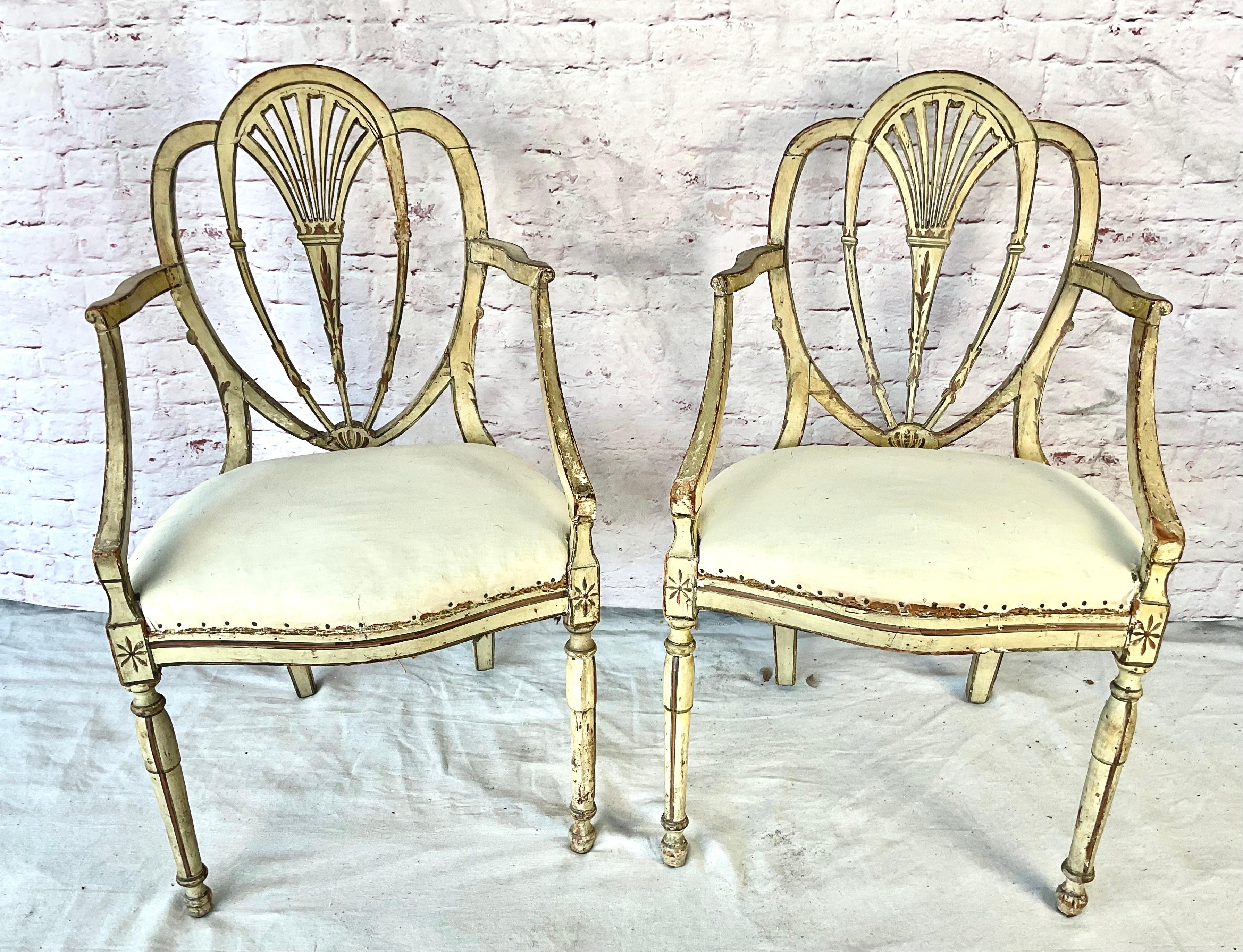 Poltrone aperte dipinte George Hepplewhite, una coppia in vendita 7