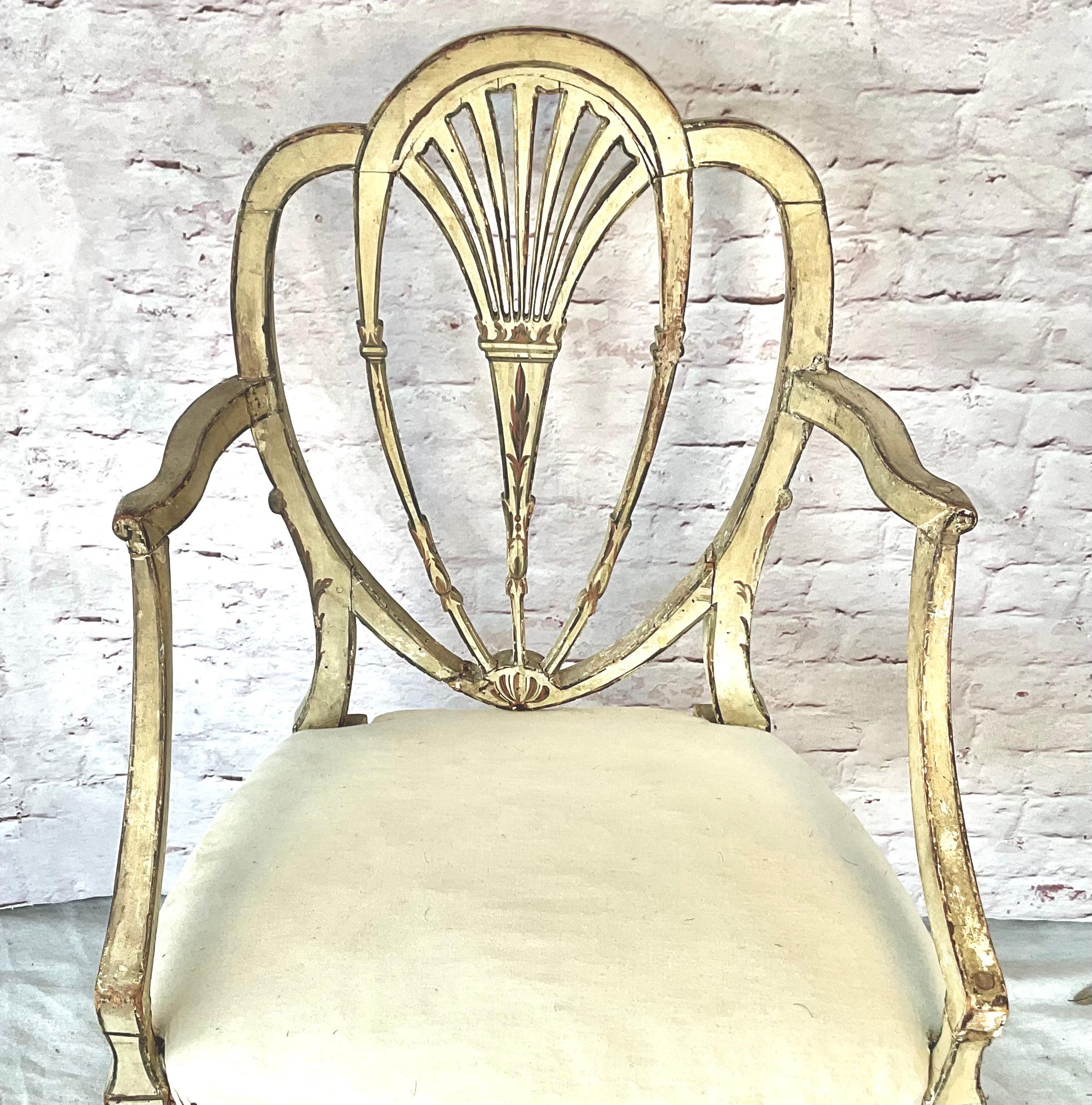 Poltrone aperte dipinte George Hepplewhite, una coppia In condizioni deteriorate in vendita a Bradenton, FL