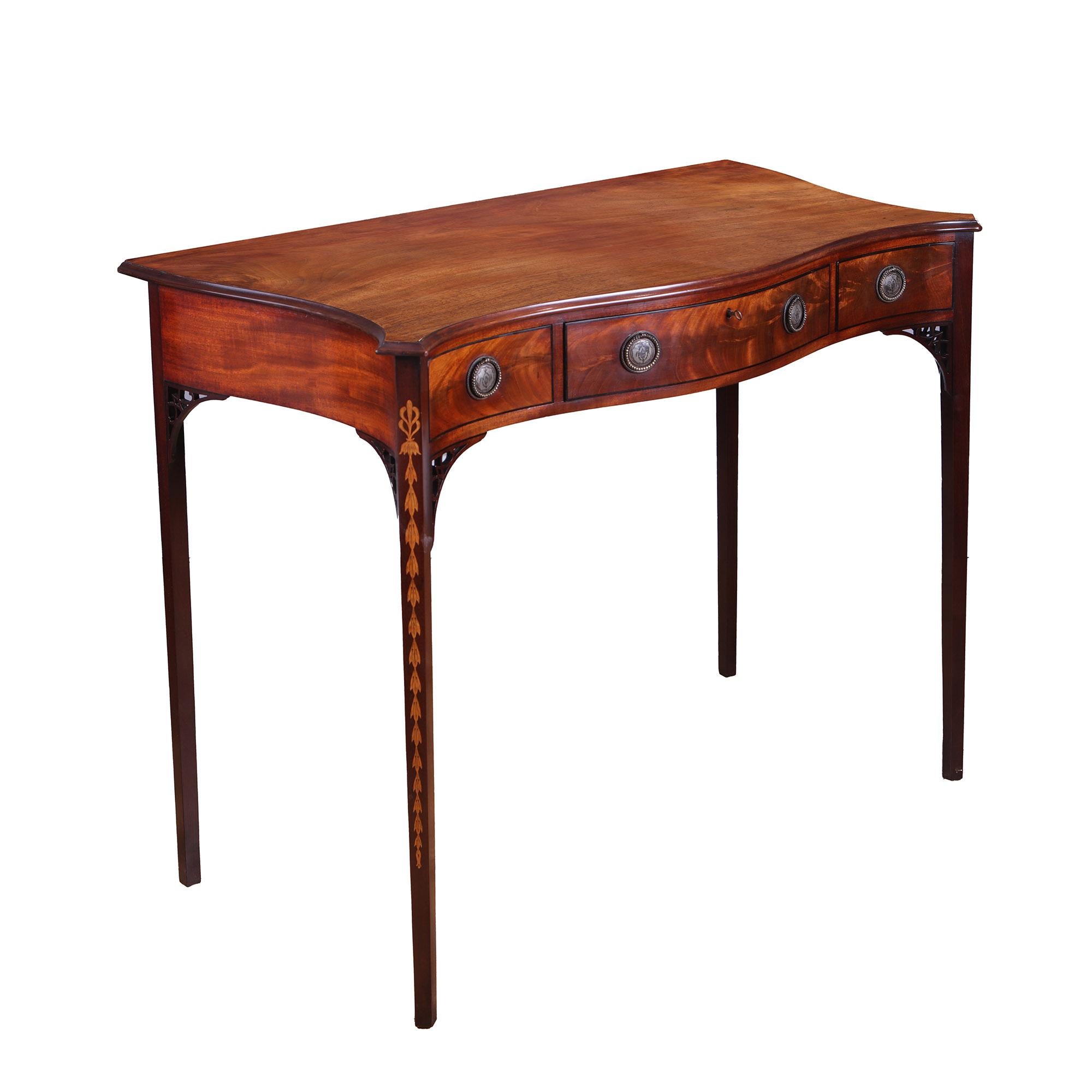 George III Hepplewhite Serpentine Side Table In Excellent Condition For Sale In Reepham, GB