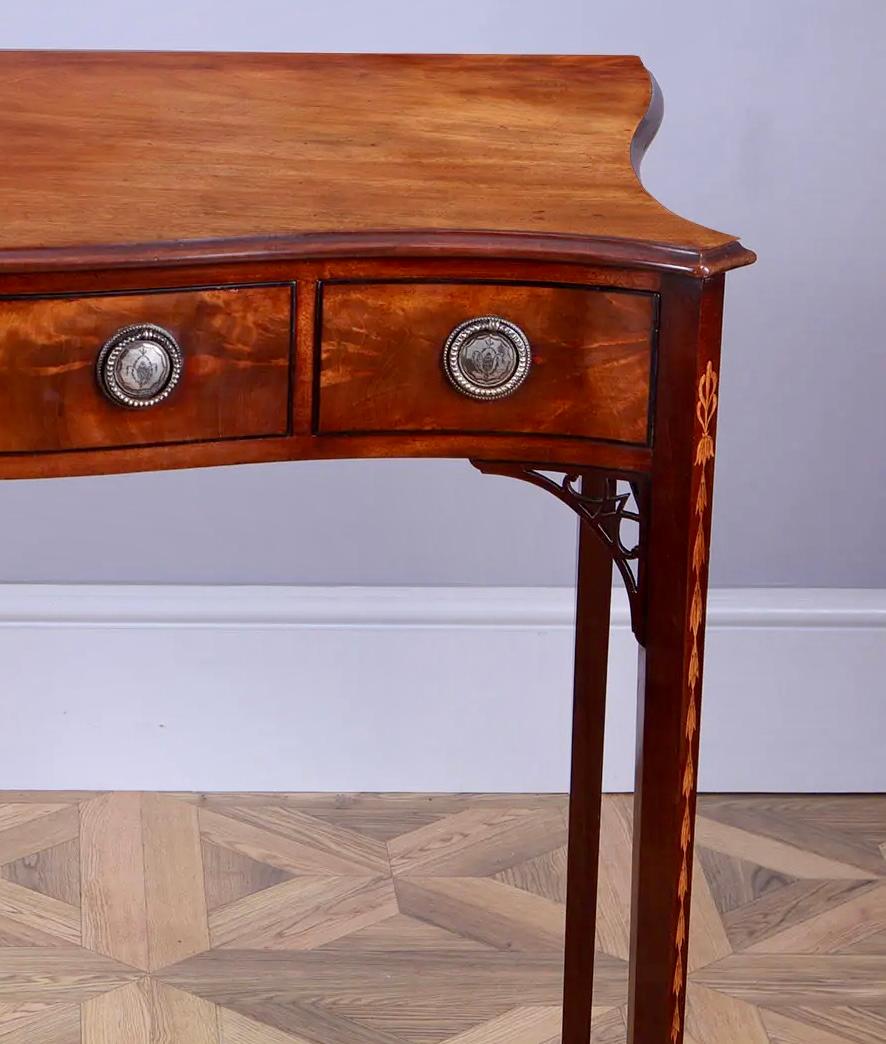 18th Century George III Hepplewhite Serpentine Side Table For Sale