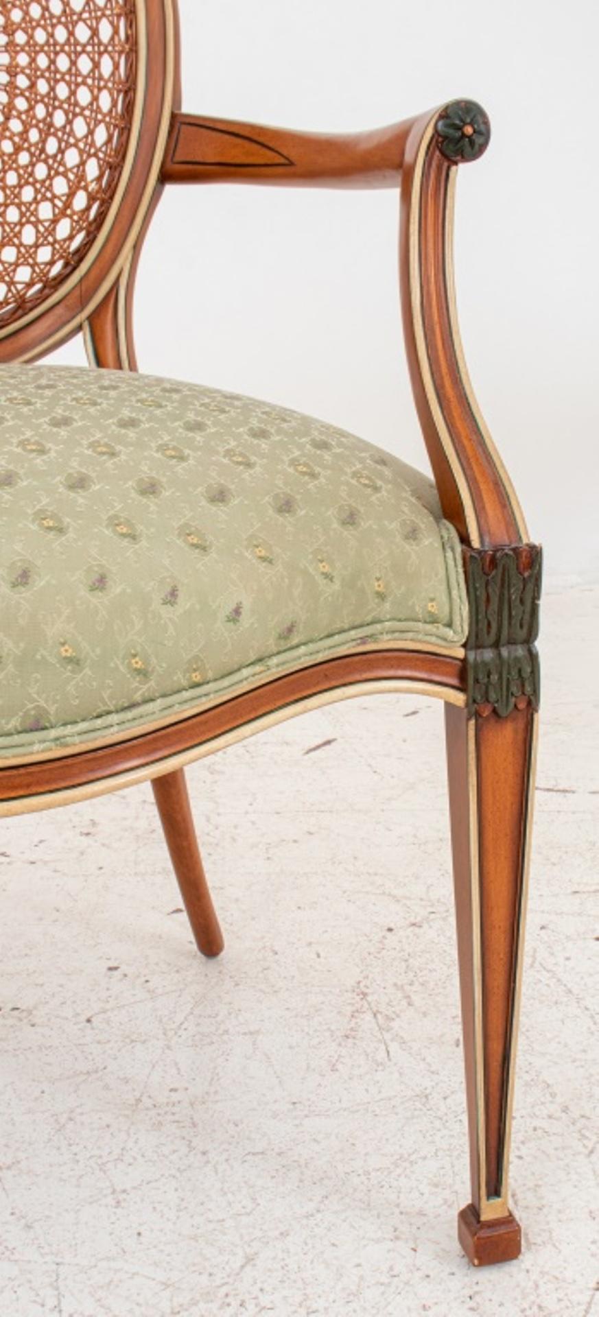 Fauteuil peint de style Hepplewhite George III en vente 4