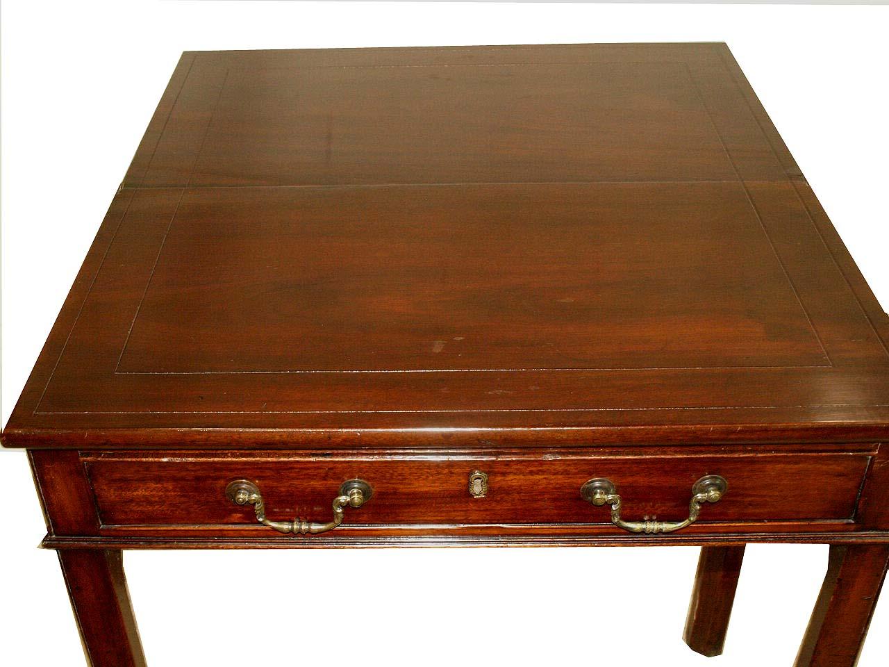 Laiton Table de jeu marquetée George III en vente