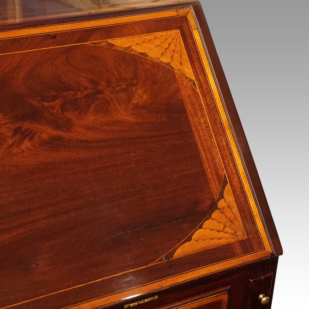 18th Century George III inlaid mahogany bureau For Sale