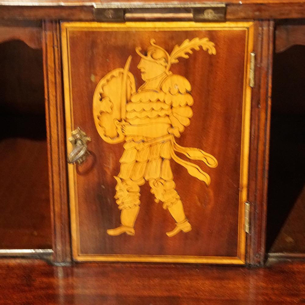 Mahogany George III inlaid mahogany bureau For Sale