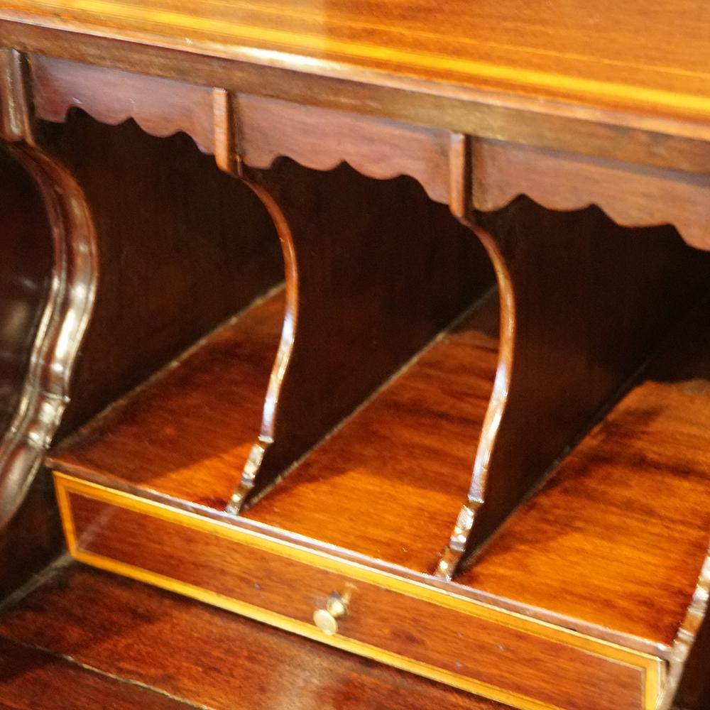 George III inlaid mahogany bureau For Sale 2