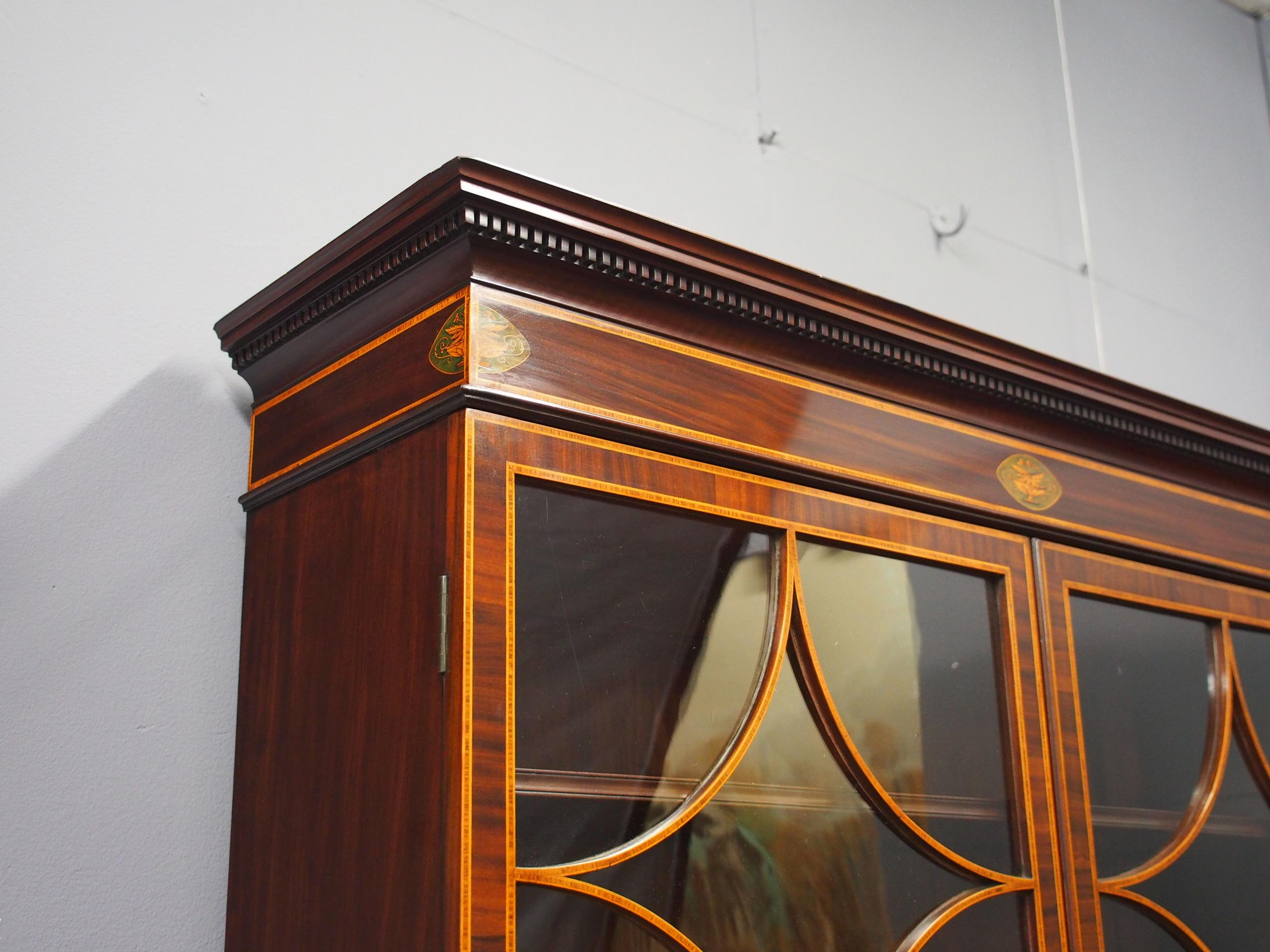 George III Inlaid Mahogany Cabinet Bookcase In Good Condition For Sale In Edinburgh, GB