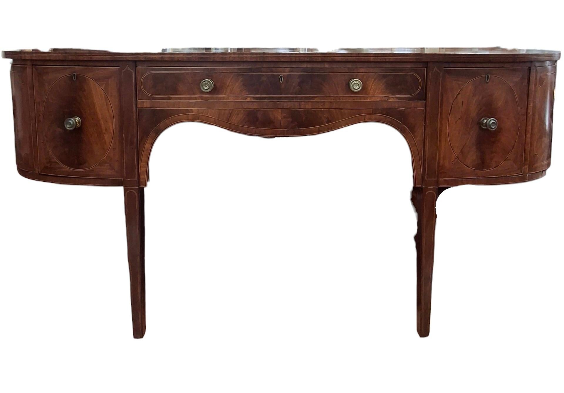 Credenza Demi-Lune in mogano intarsiato di Giorgio III In condizioni buone in vendita a San Francisco, CA