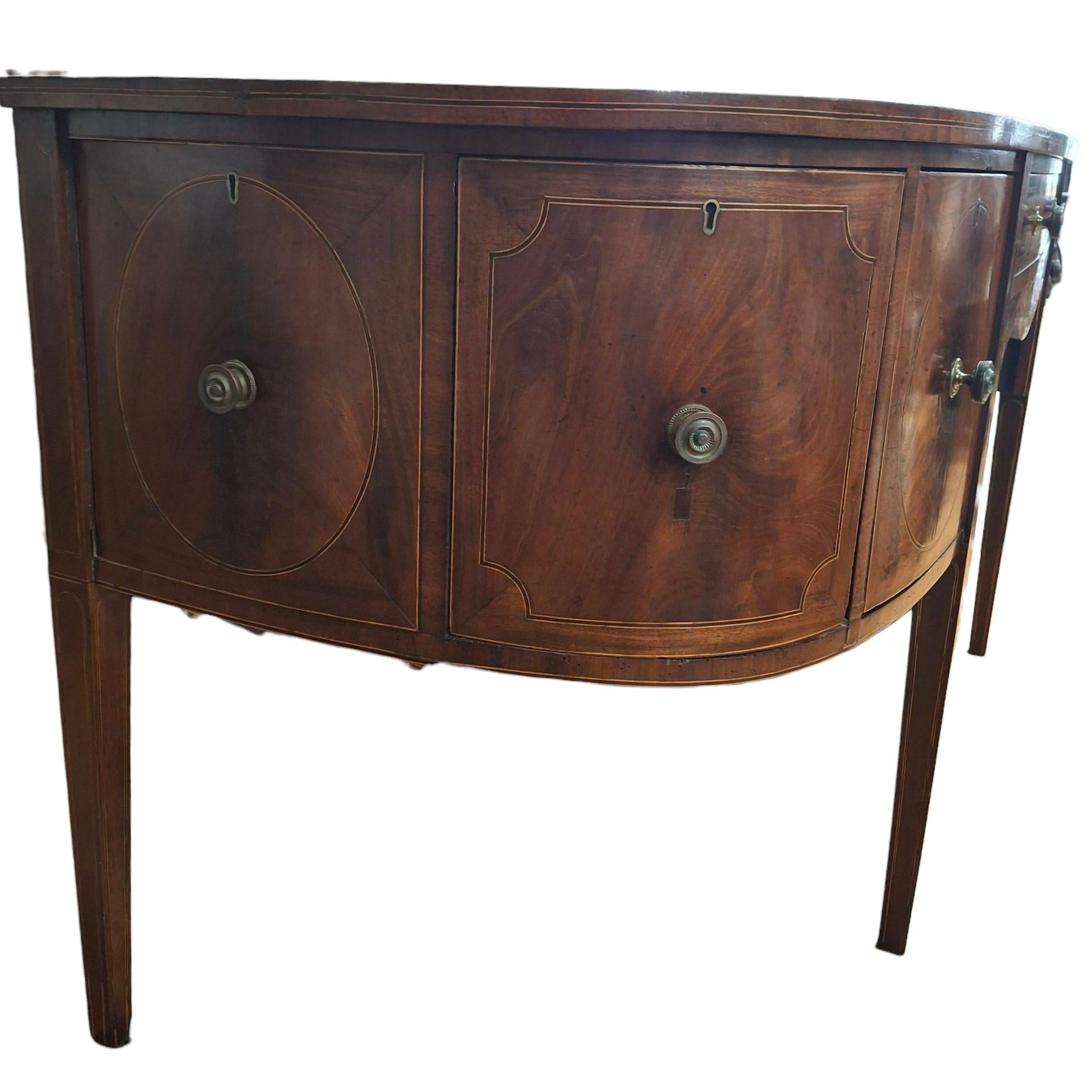 XIX secolo Credenza Demi-Lune in mogano intarsiato di Giorgio III in vendita
