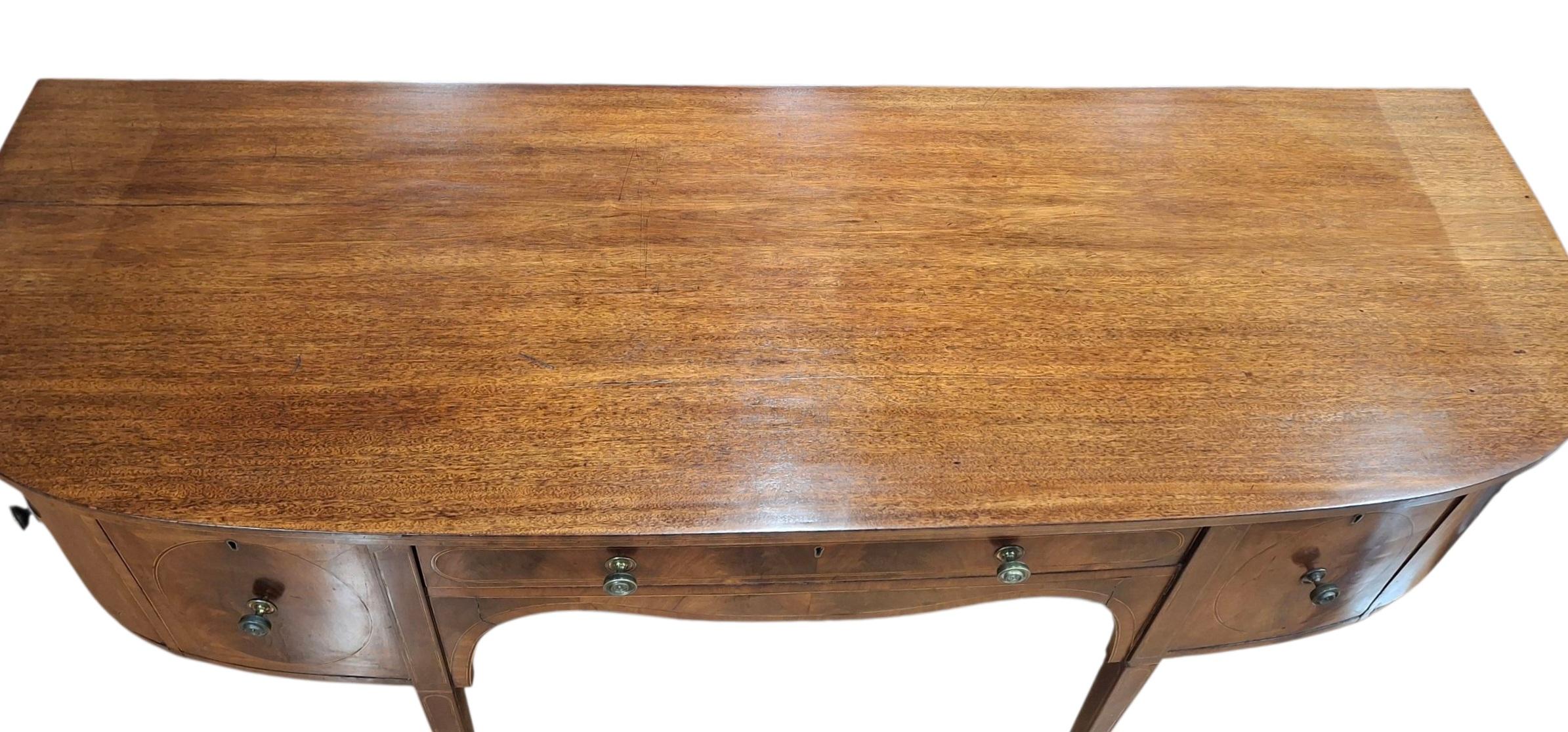 Credenza Demi-Lune in mogano intarsiato di Giorgio III in vendita 1