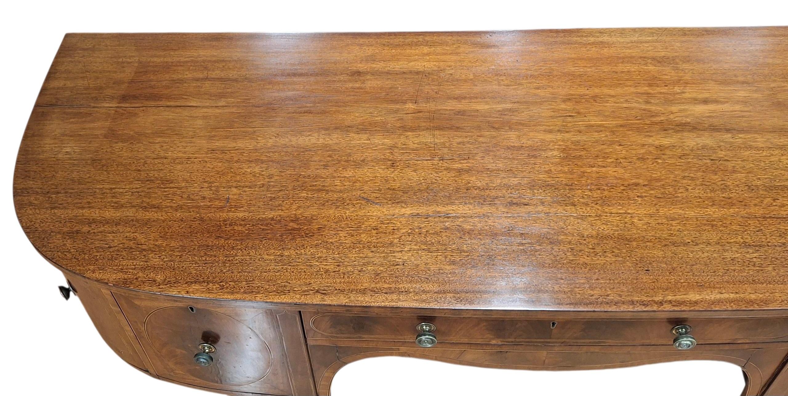 Credenza Demi-Lune in mogano intarsiato di Giorgio III in vendita 2