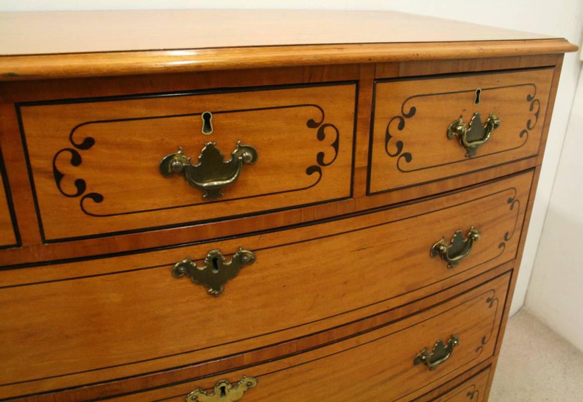 George III Inlaid Satinwood Bow Front Chest of Drawers, circa 1800 For Sale 1