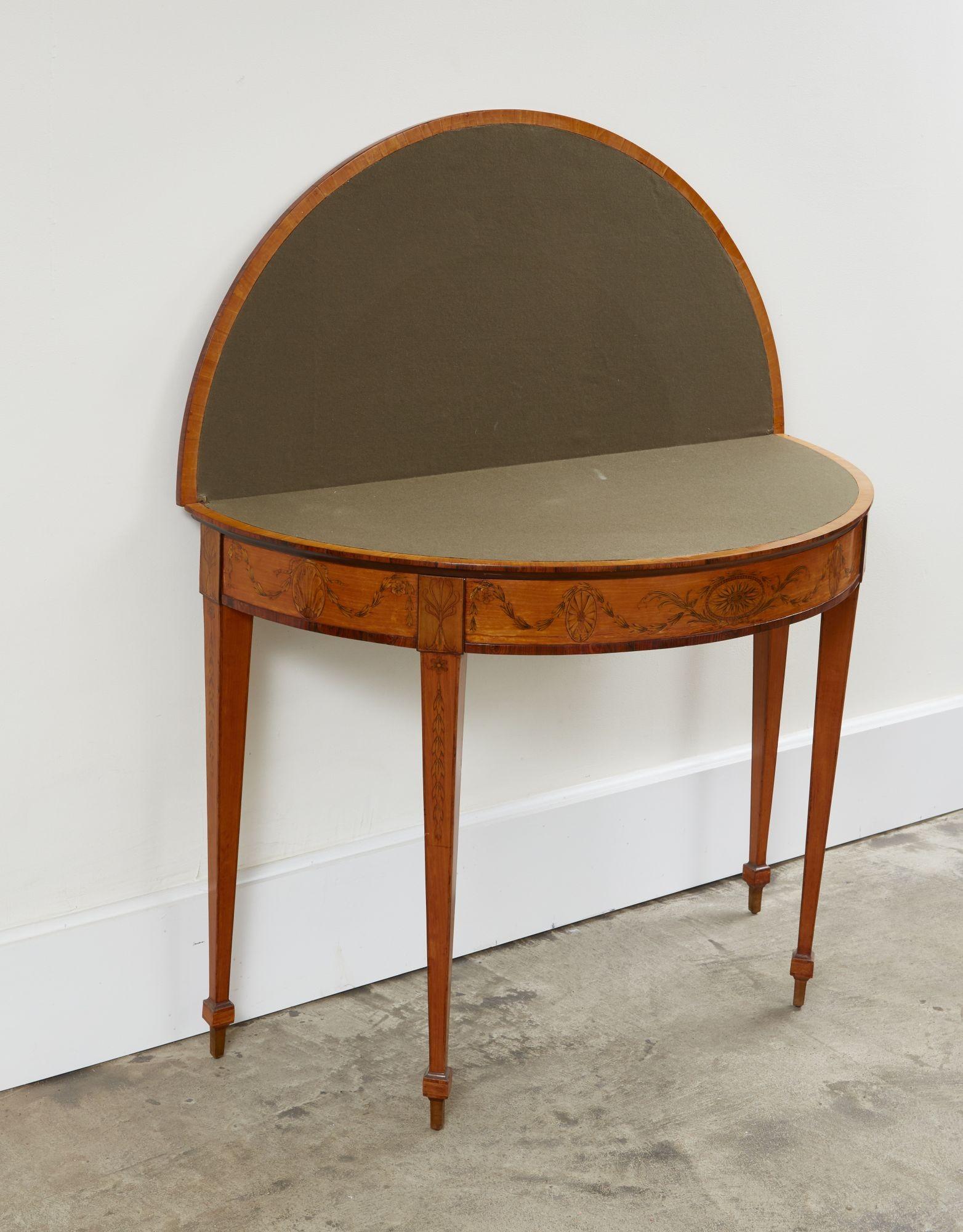 George III Table  cartes en bois de satin incrust en vente 5