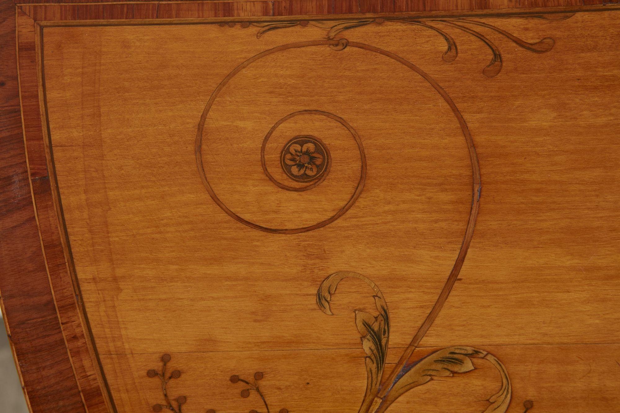 Kartentisch mit Intarsien aus Satinholz George III im Zustand „Gut“ im Angebot in Greenwich, CT