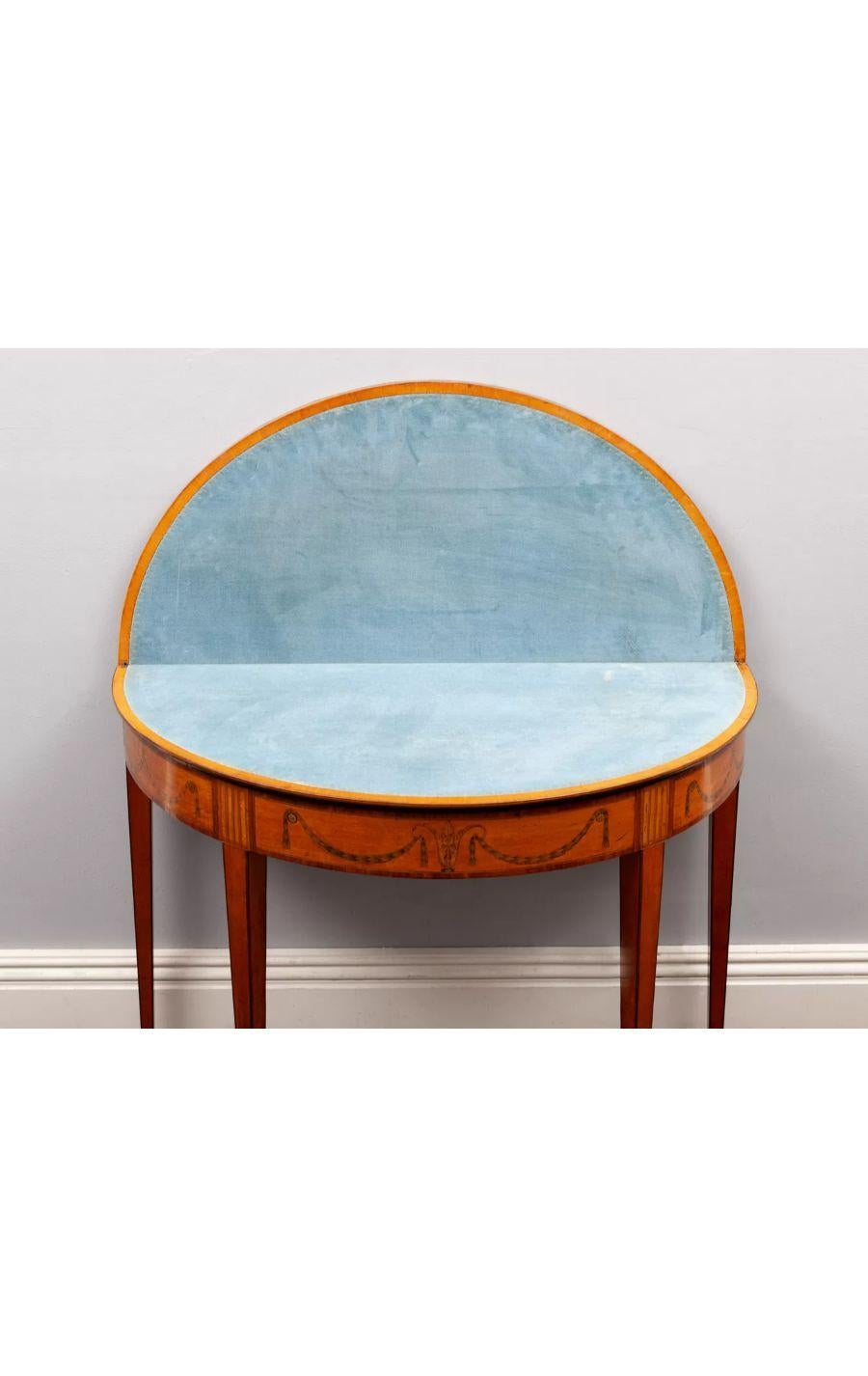 Irlandese Tavolo da gioco Demi-lune di Giorgio III in legno satinato intarsiato, 1790 circa in vendita