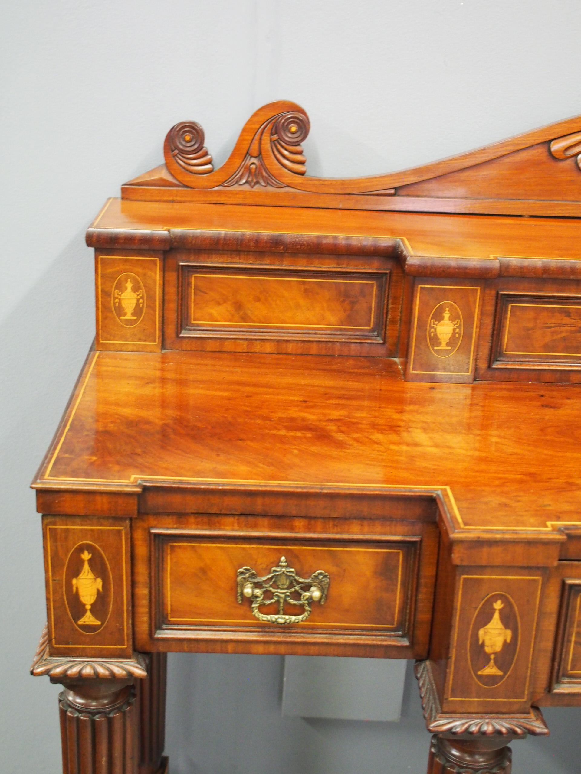 George III Inlaid Scottish Mahogany Sideboard In Good Condition For Sale In Edinburgh, GB