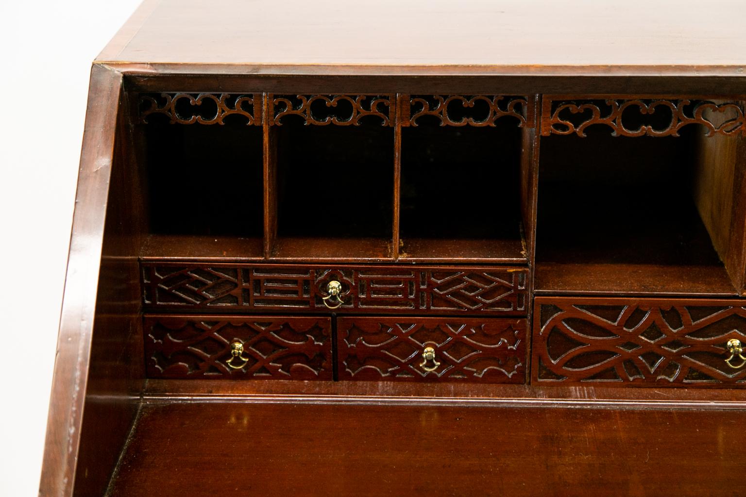 George III Inlaid Slant Top Desk In Good Condition For Sale In Wilson, NC