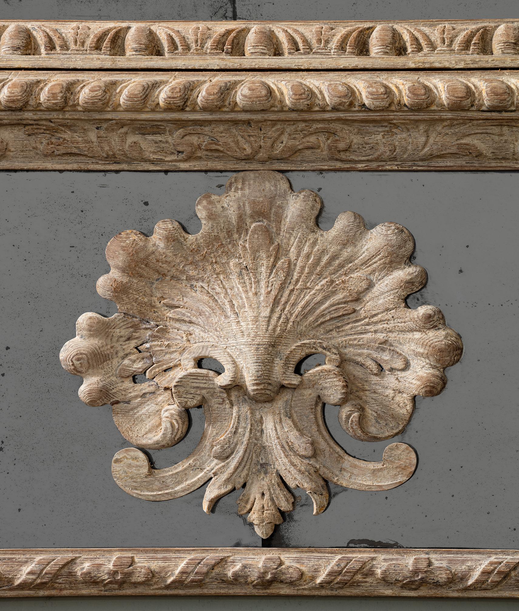 Specchio irlandese di pino intagliato di Giorgio III, attribuito a Francis and John Booker, c.C. 1775 In condizioni buone in vendita a London, GB