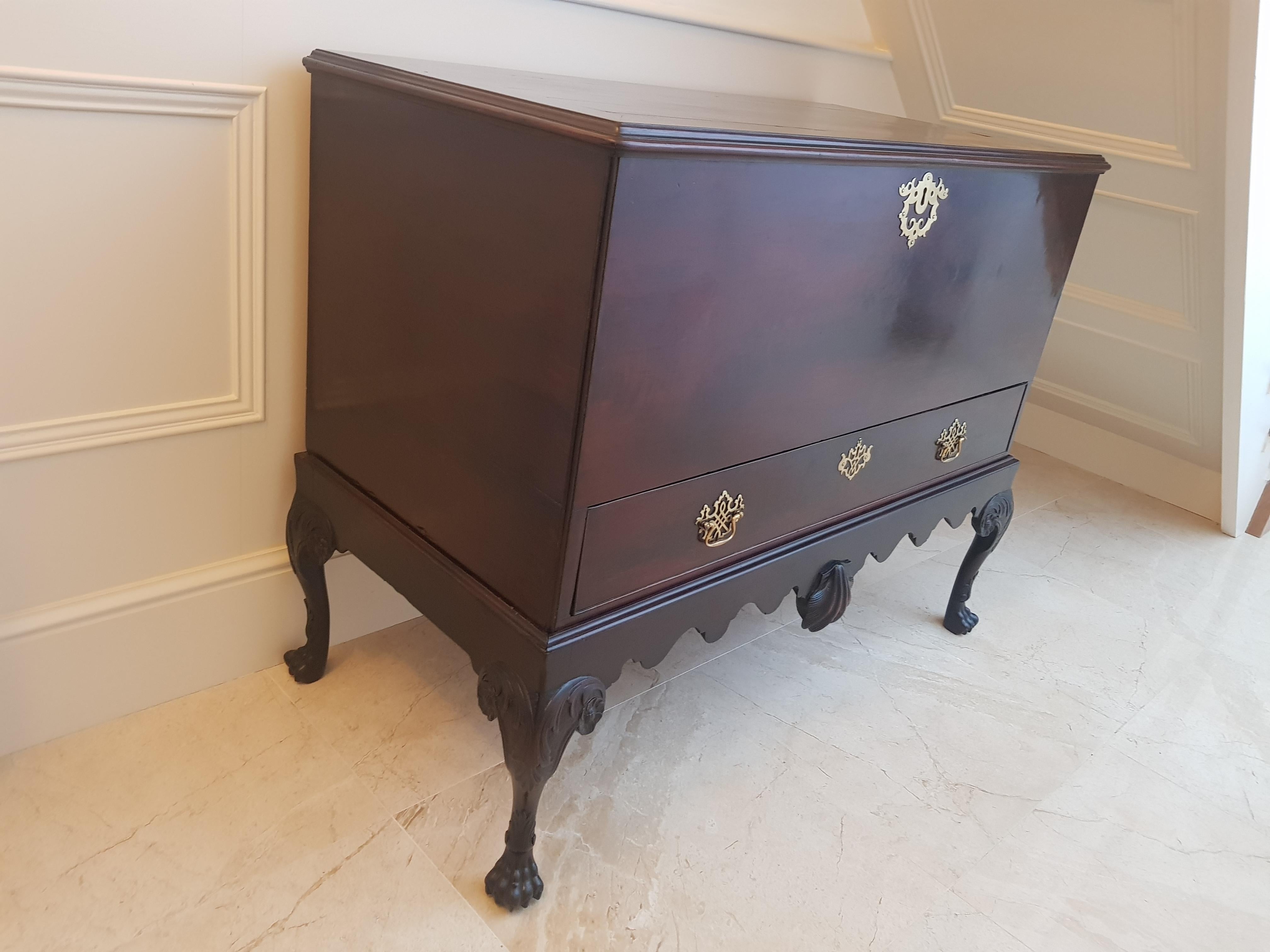 George III Irish Chippendale Mahogany Blanket Chest For Sale 4
