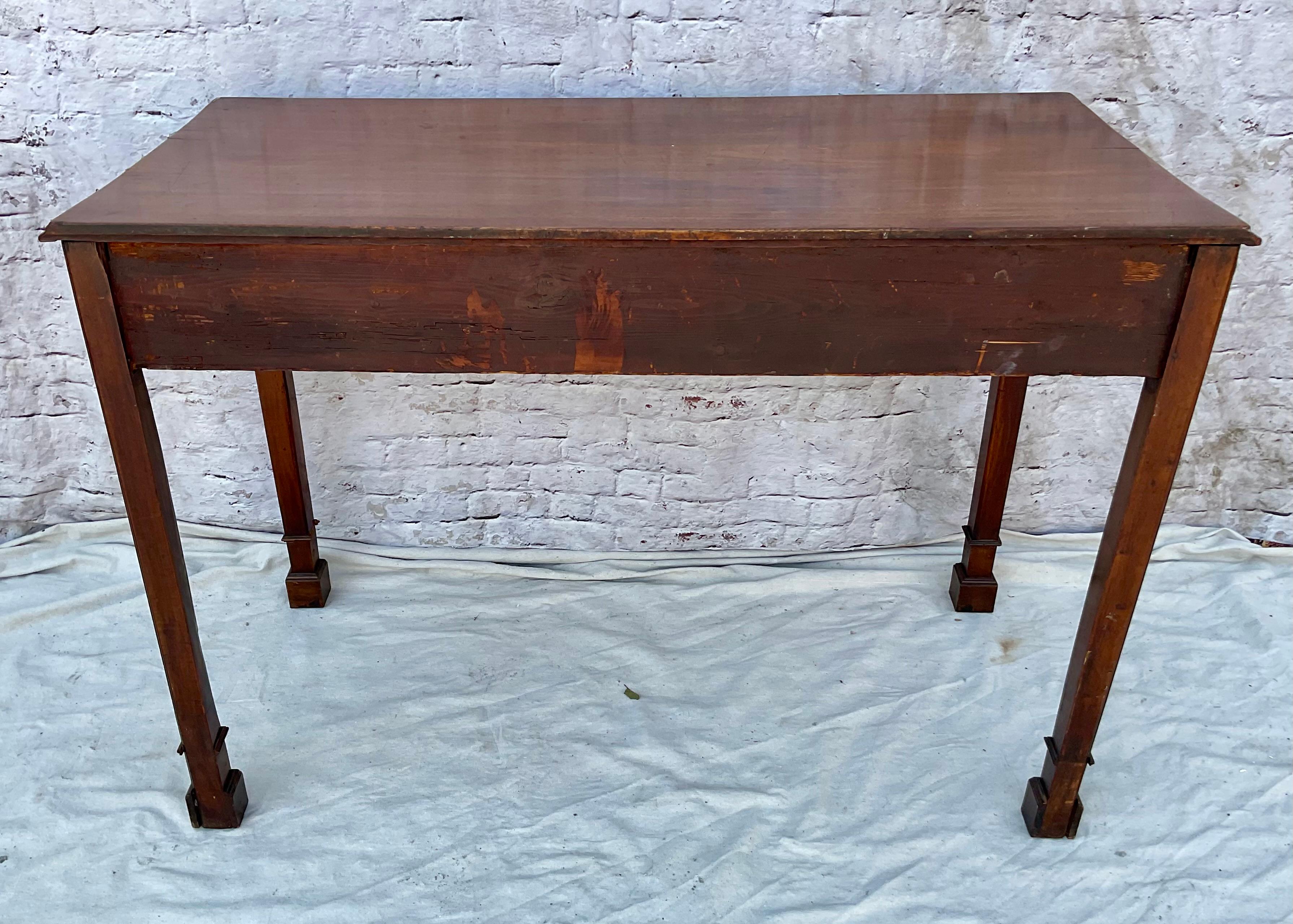 Table d'appoint en acajou irlandais George III en vente 4