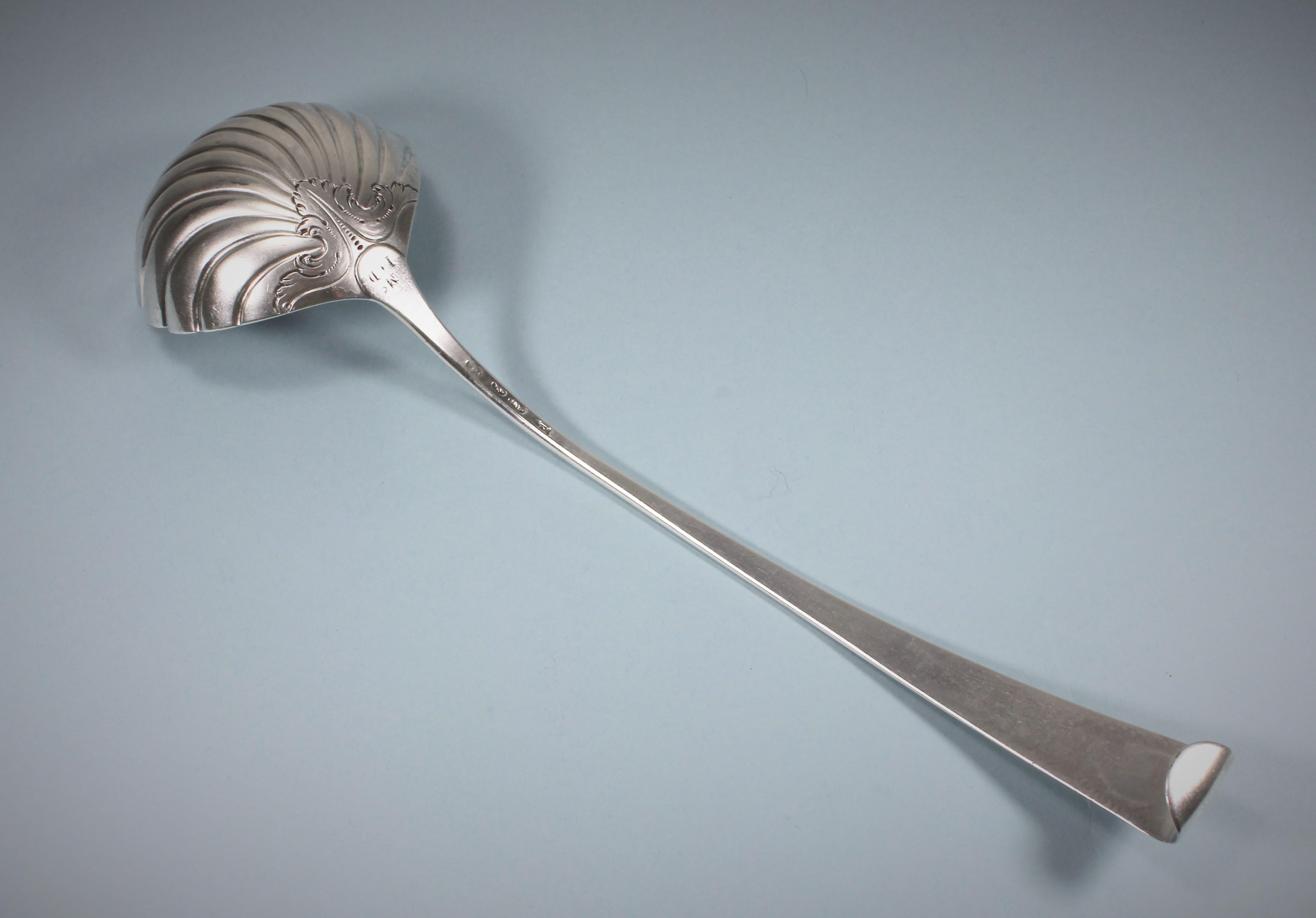 George III Irish Sterling Silver Hook End Soup Ladle by John Loughlin In Good Condition For Sale In London, GB