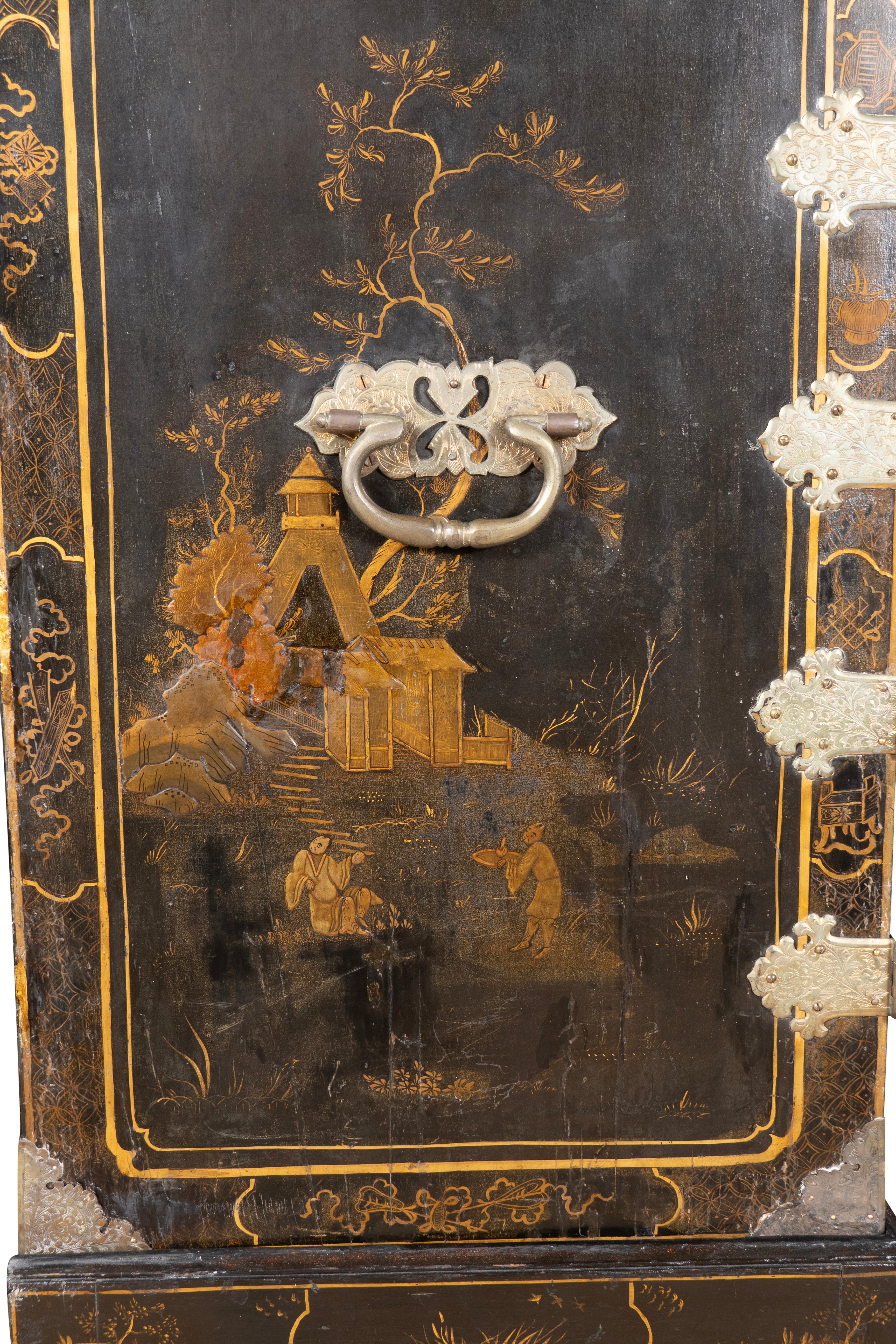Armario Japonés Jorge III Sobre Pedestal en venta 3