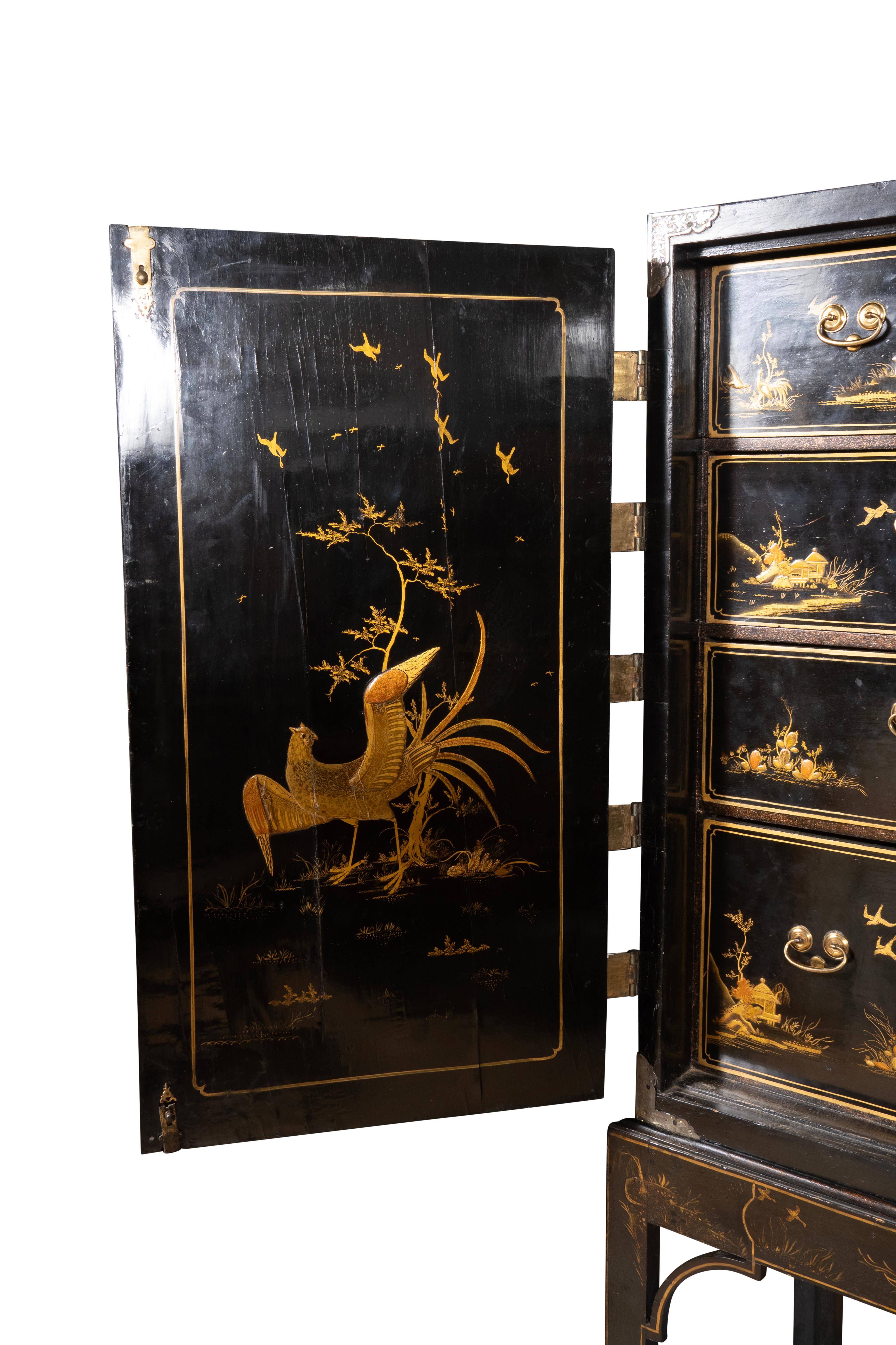 Armario Japonés Jorge III Sobre Pedestal en venta 4