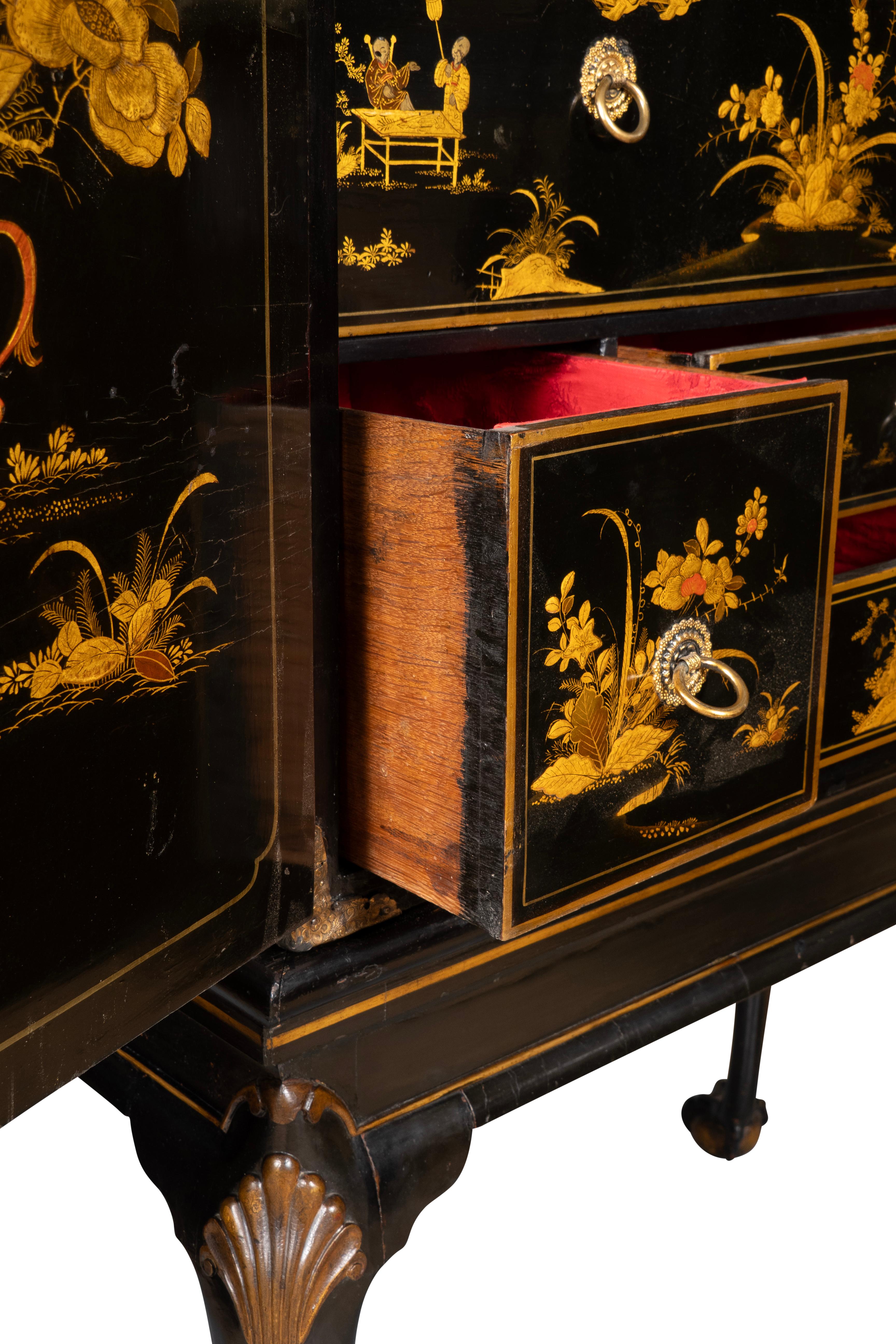 Armario Japonés Jorge III Sobre Pedestal en venta 4