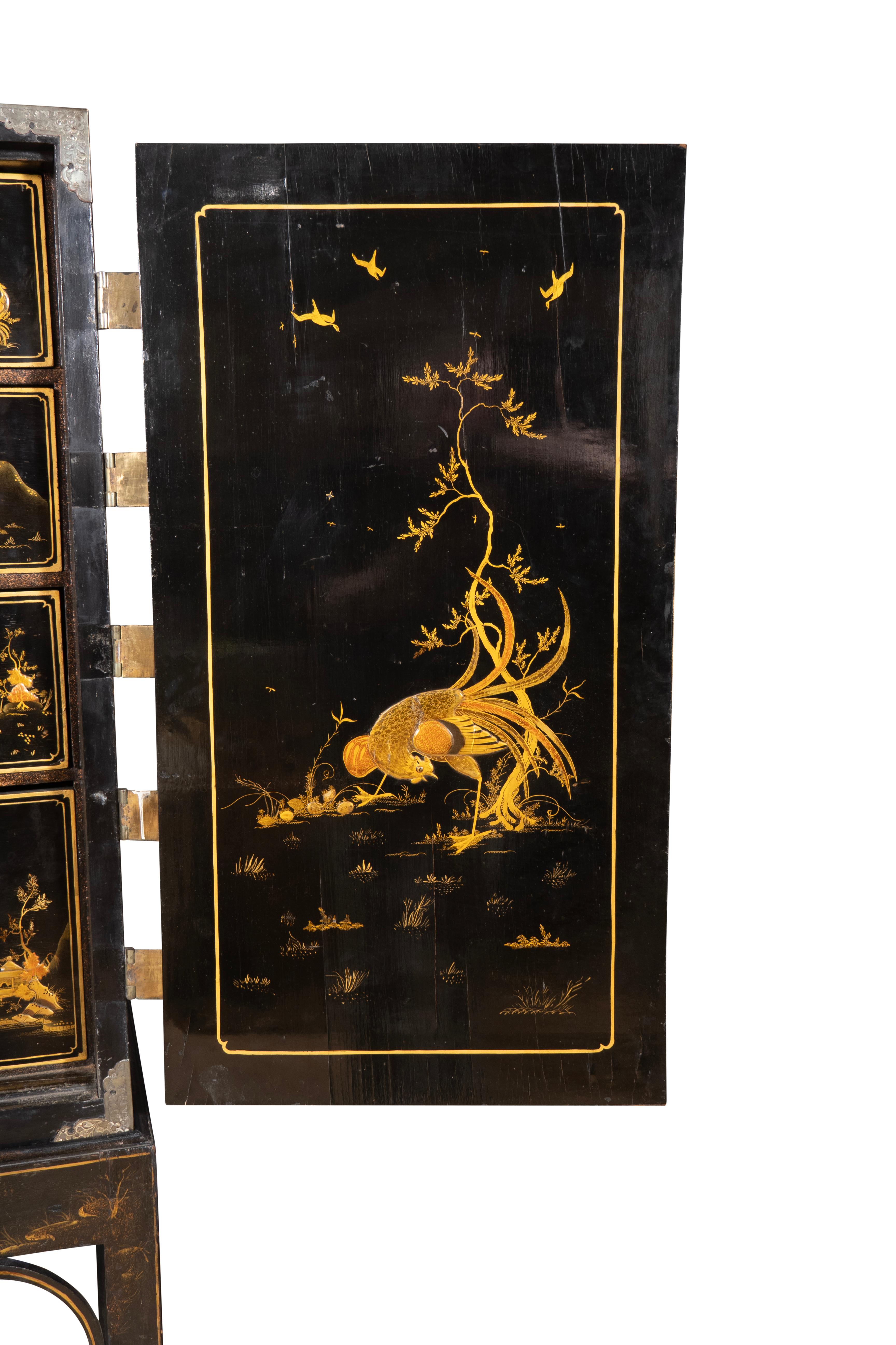 Armario Japonés Jorge III Sobre Pedestal en venta 5