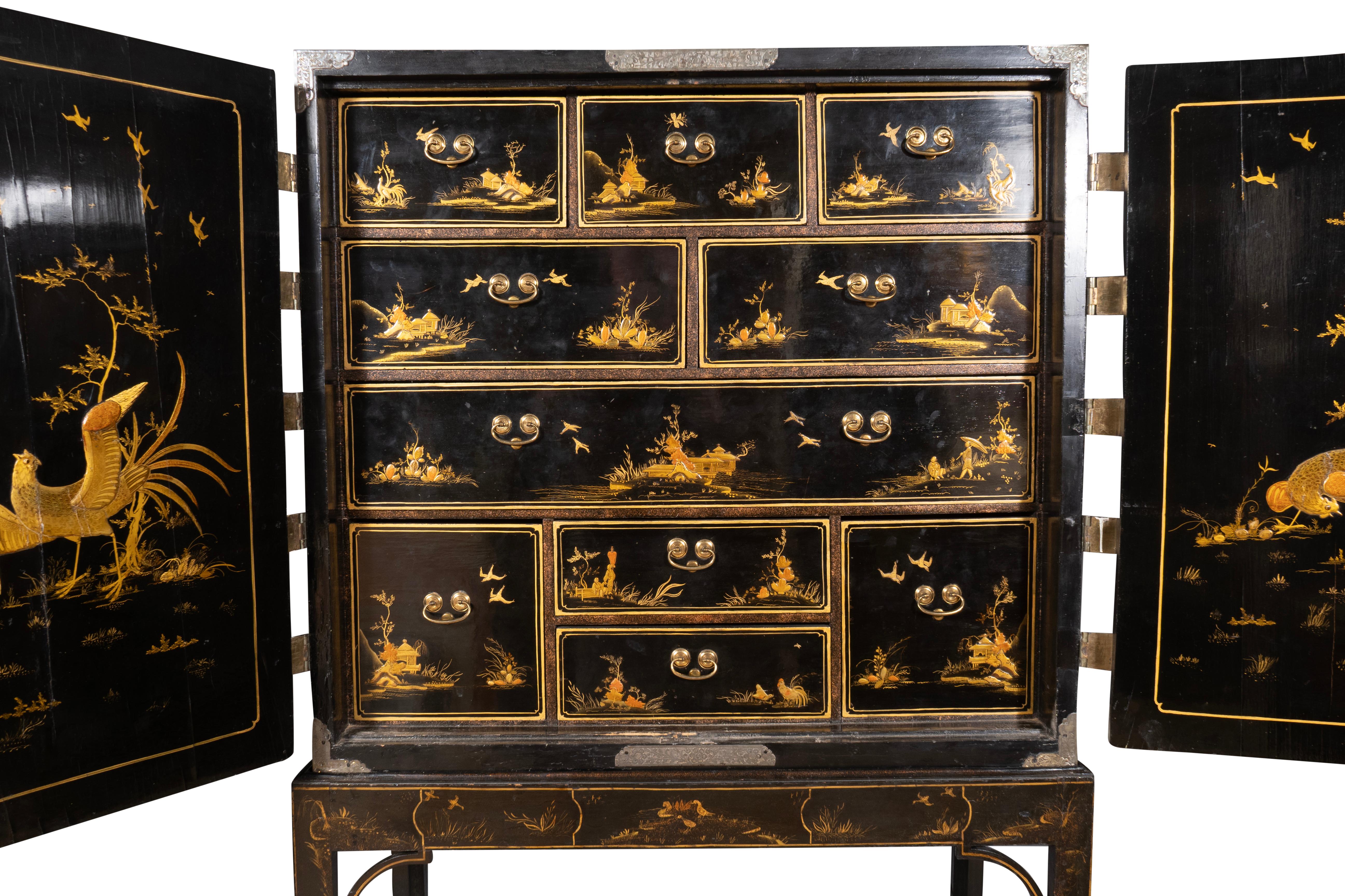 Armario Japonés Jorge III Sobre Pedestal en venta 6