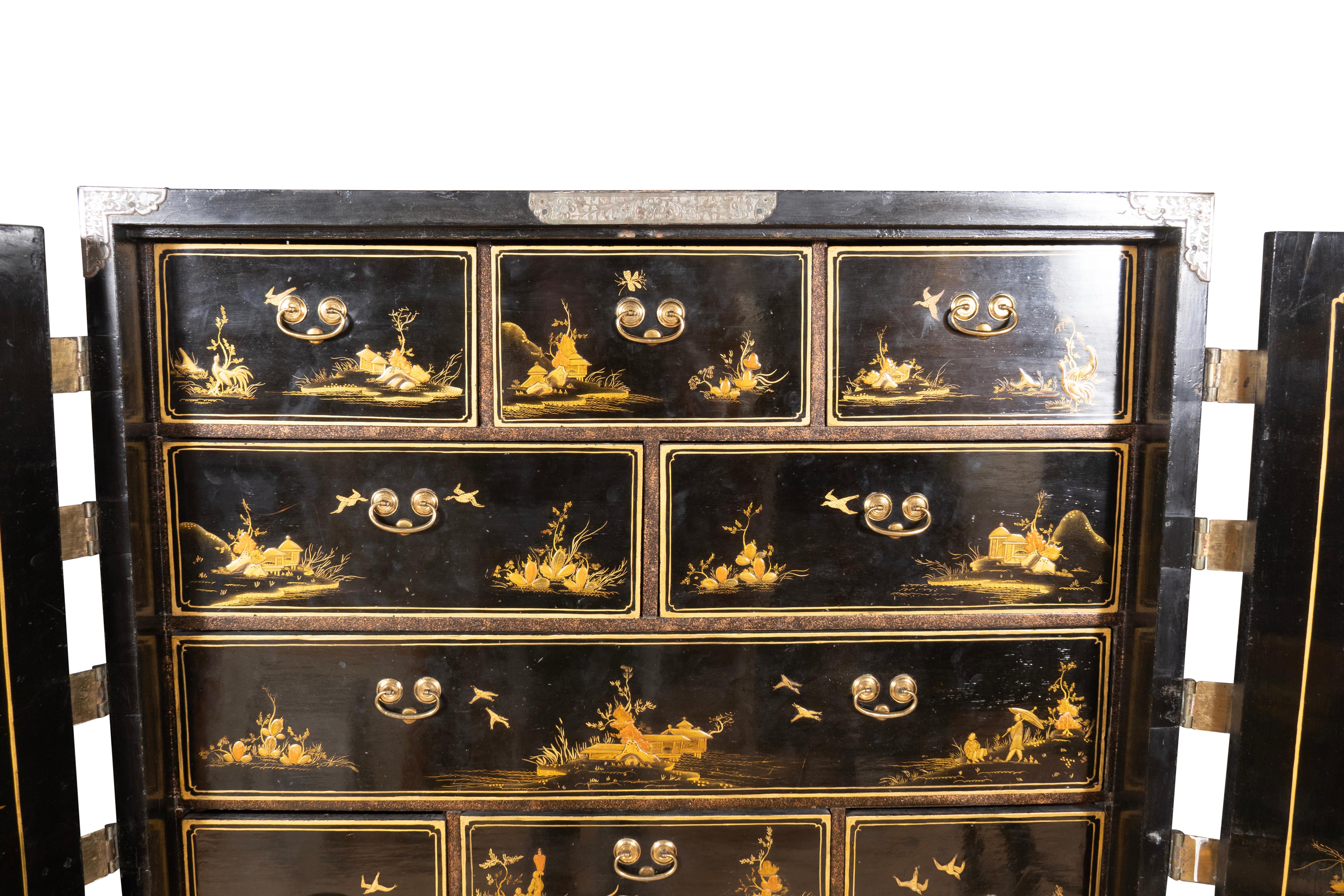 Armario Japonés Jorge III Sobre Pedestal en venta 7