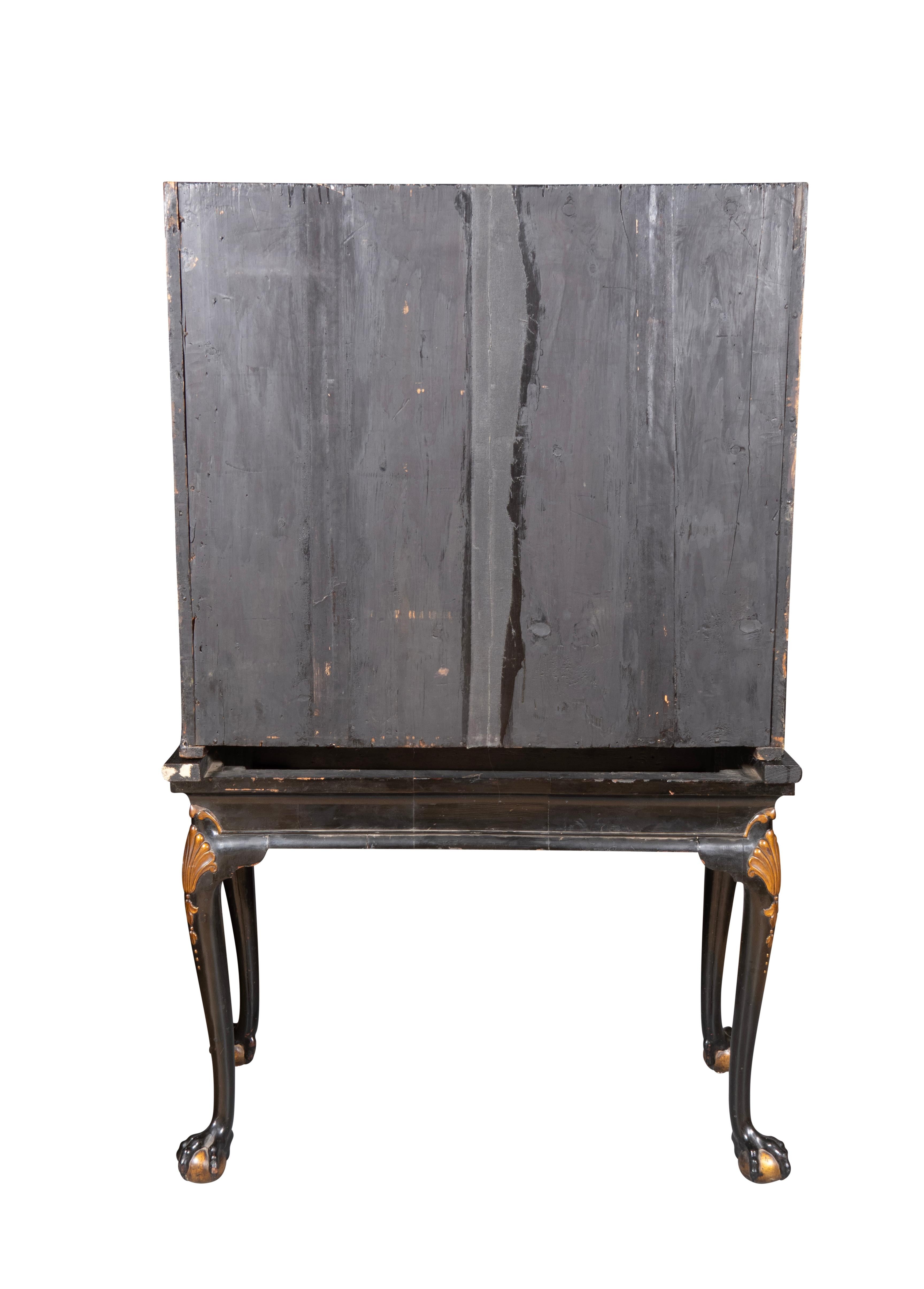 Armario Japonés Jorge III Sobre Pedestal Japonizado en venta