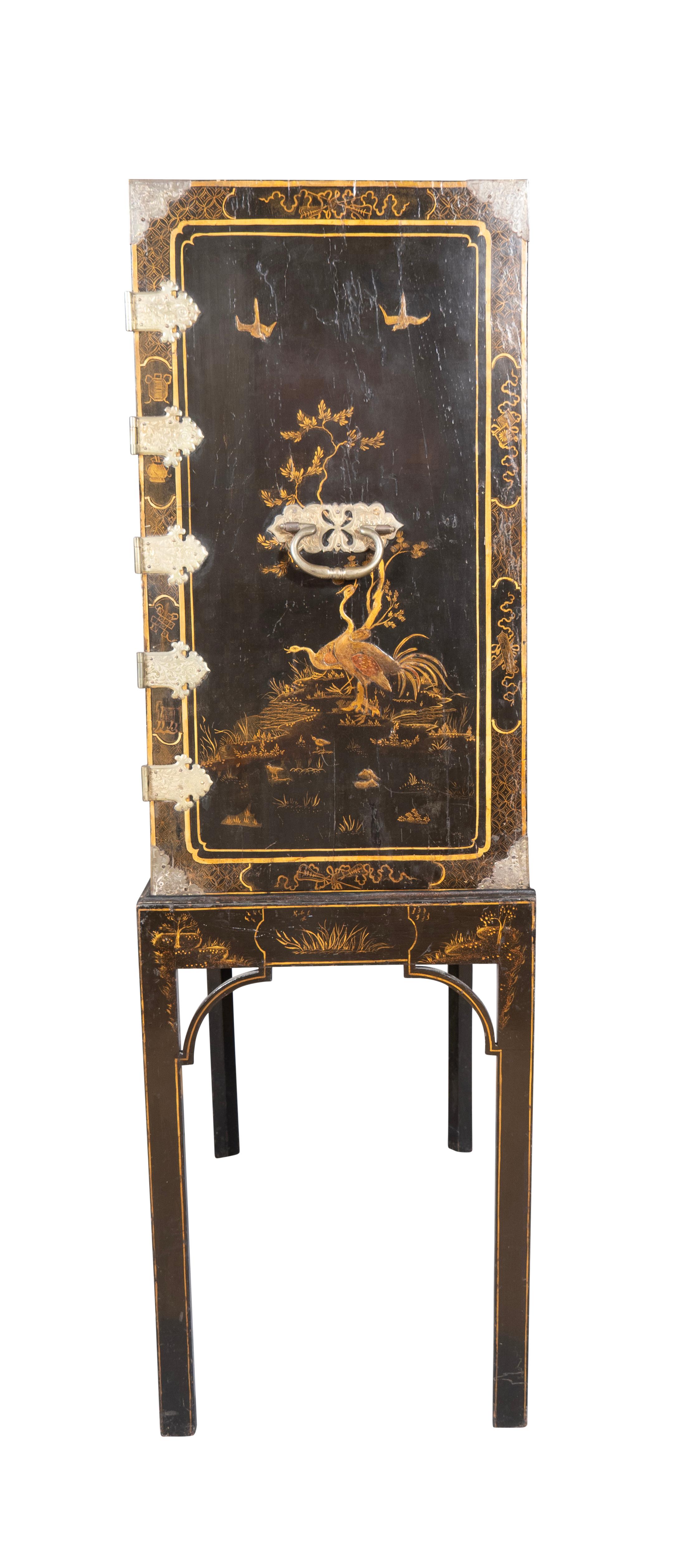 Armario Japonés Jorge III Sobre Pedestal en Bueno estado para la venta en Essex, MA