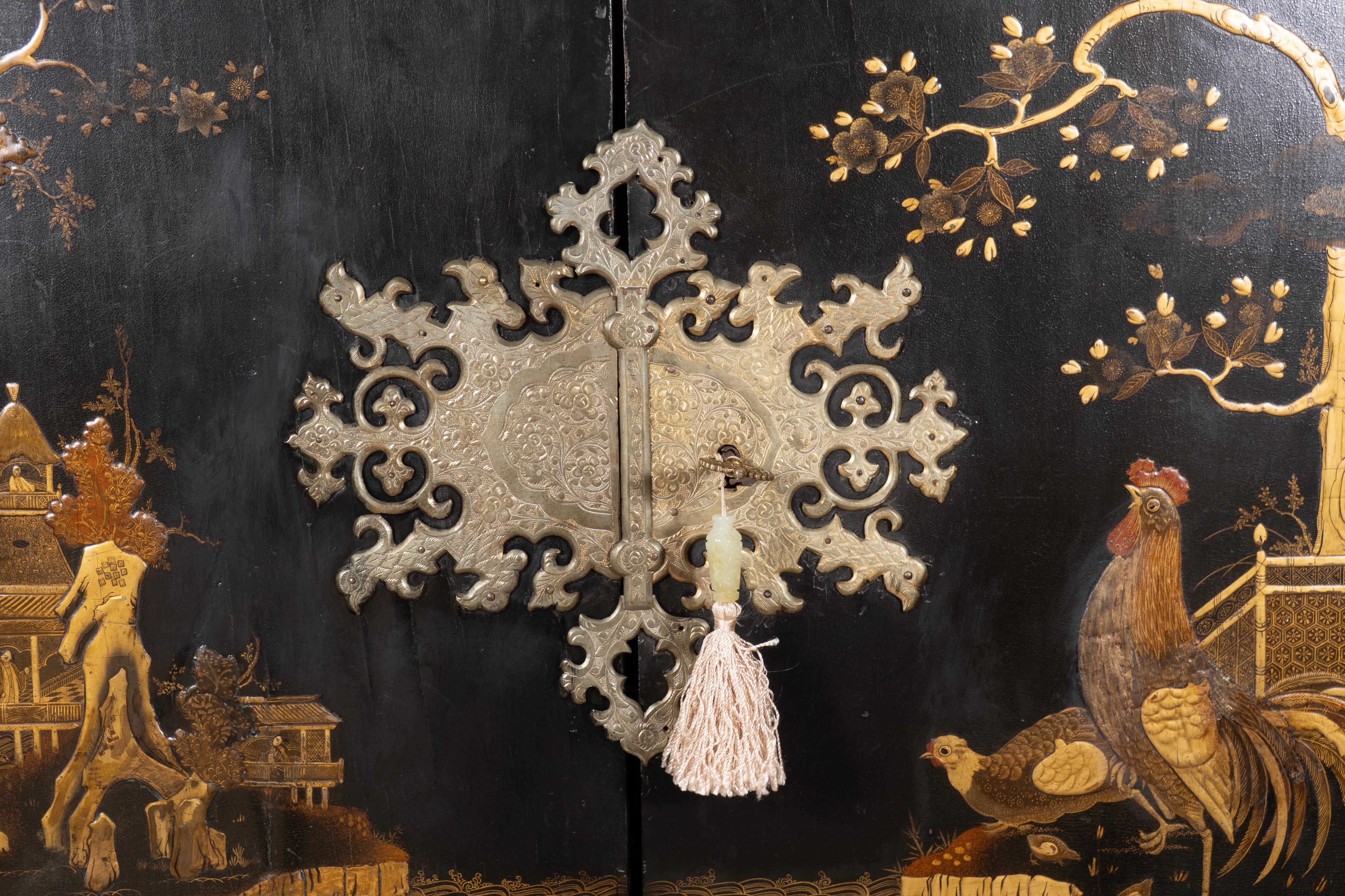 Armario Japonés Jorge III Sobre Pedestal en venta 2