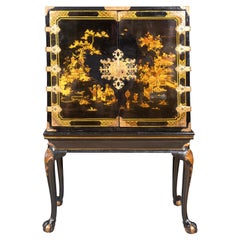 Cabinet en japanis sur pied George III