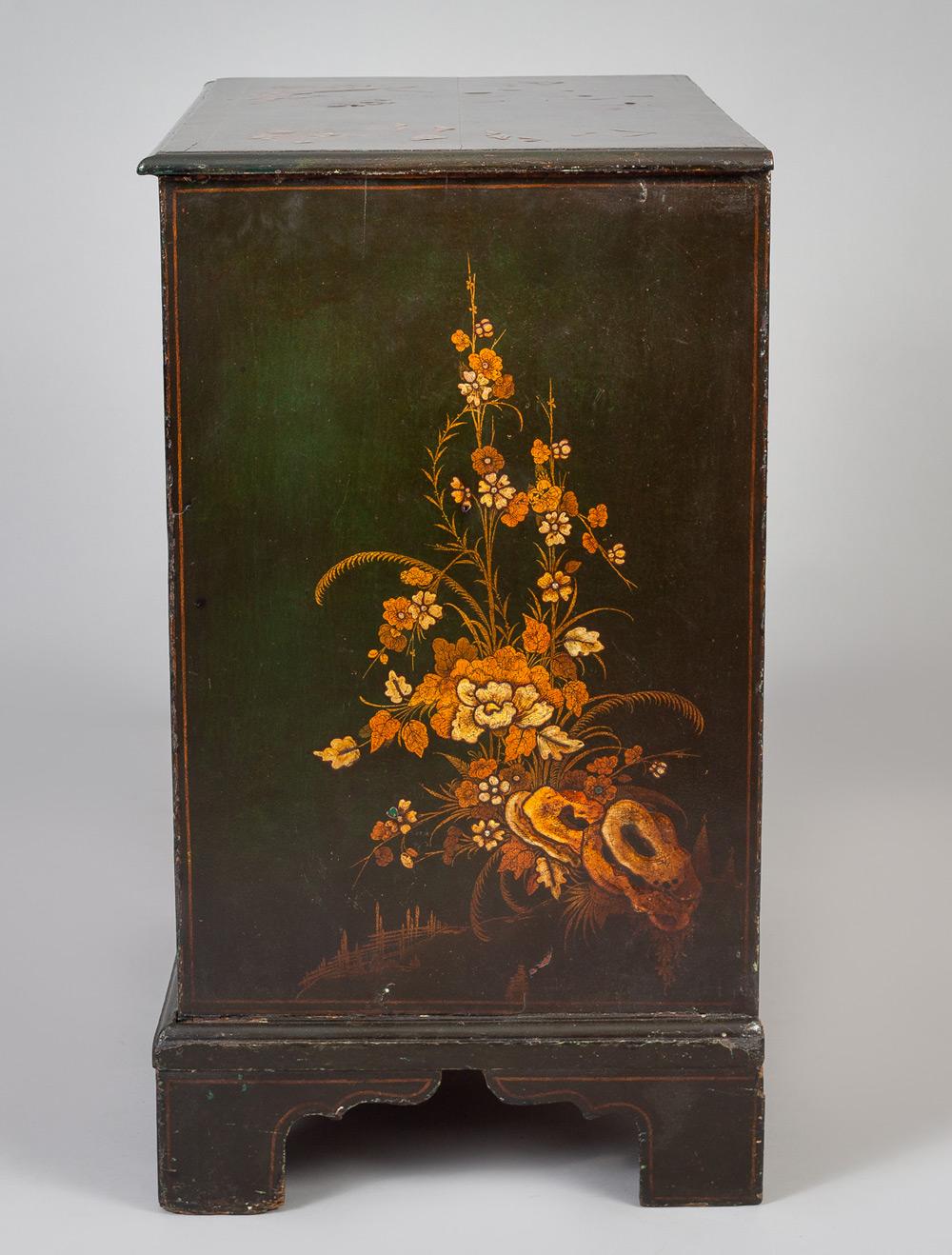 George III Japanned Chest of Drawers In Good Condition In Sheffield, MA