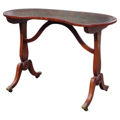 Table à écrire ouverte en forme de rein George III 