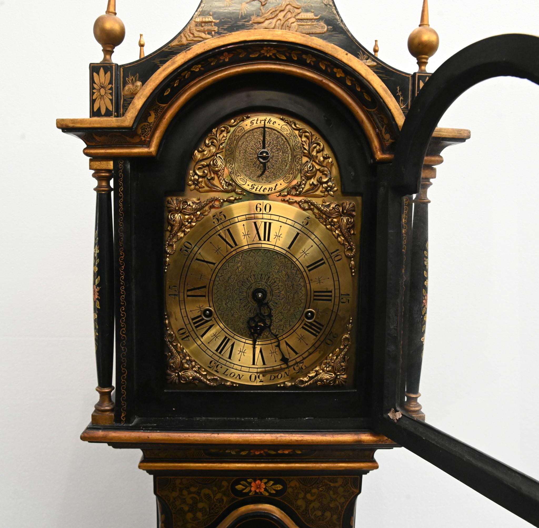 George III Lacquered Grandfather Clock Chinoiserie Long Case In Good Condition For Sale In Potters Bar, GB