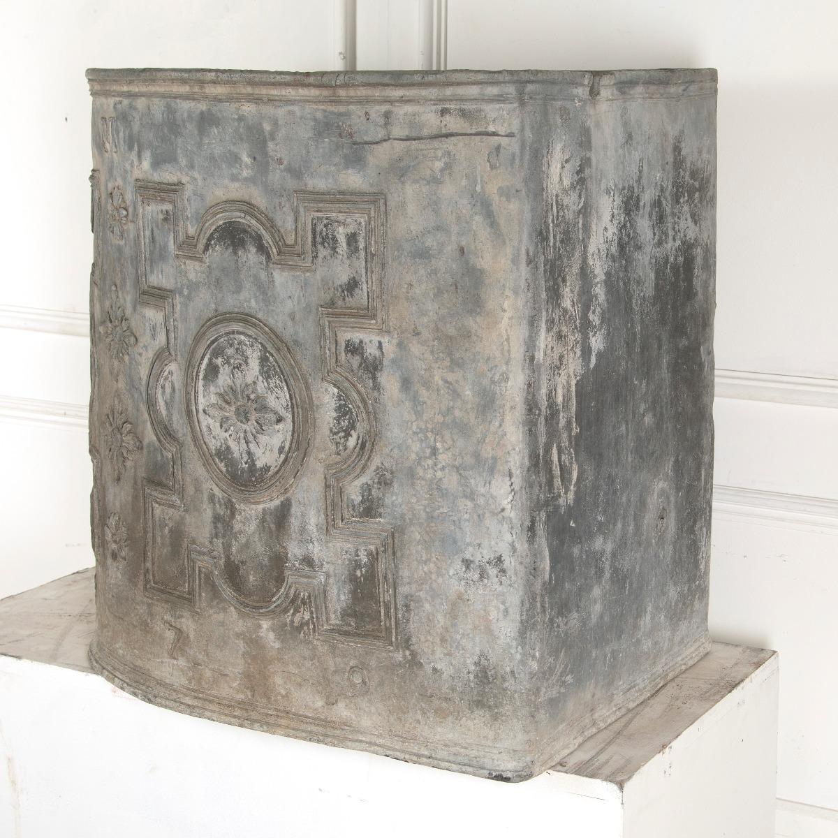 George III Lead Cistern In Good Condition For Sale In Gloucestershire, GB