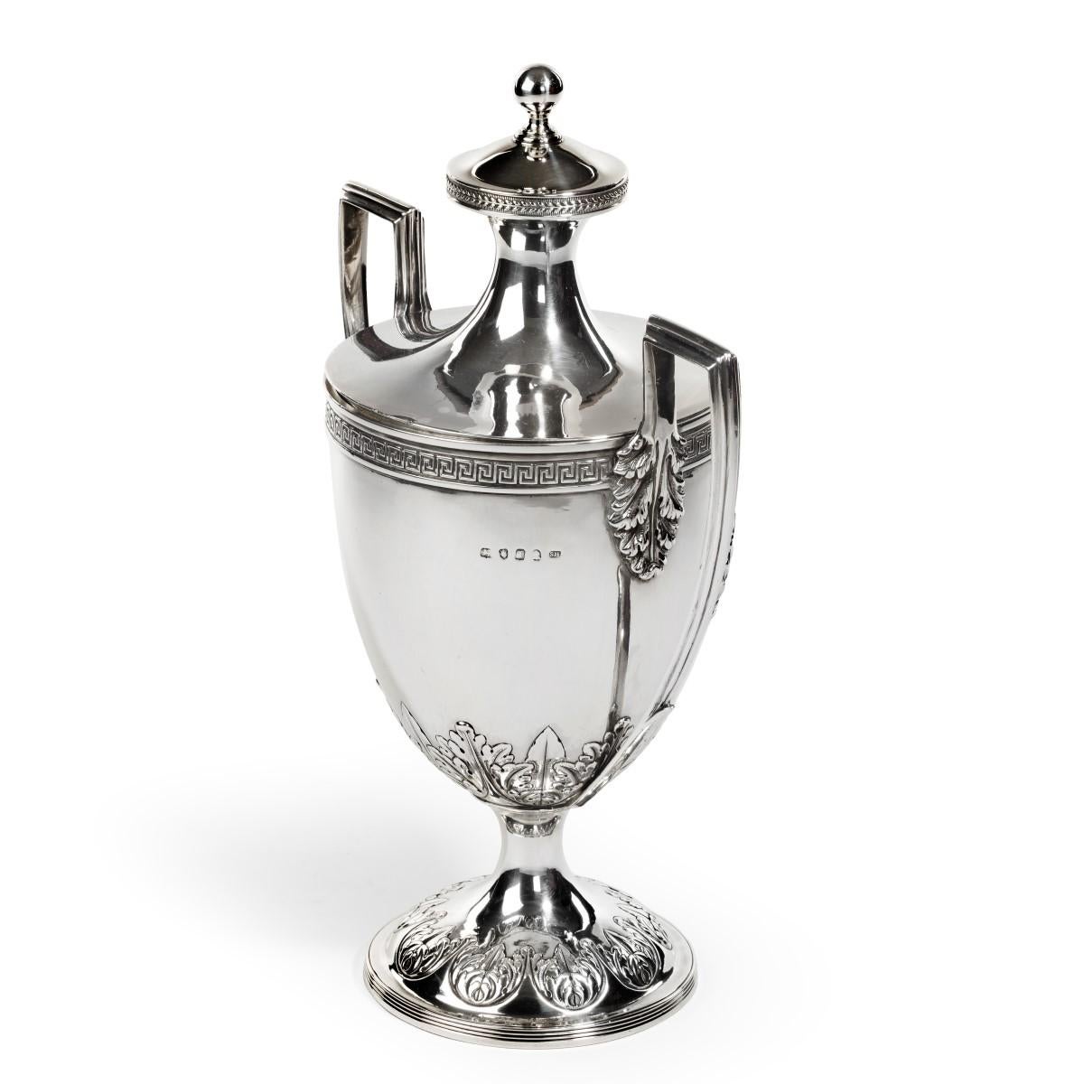 George III. Lloyds Patriotic Fund Vase und Deckel aus Silber und vergoldetem Silber von Samuel (Frühes 19. Jahrhundert) im Angebot
