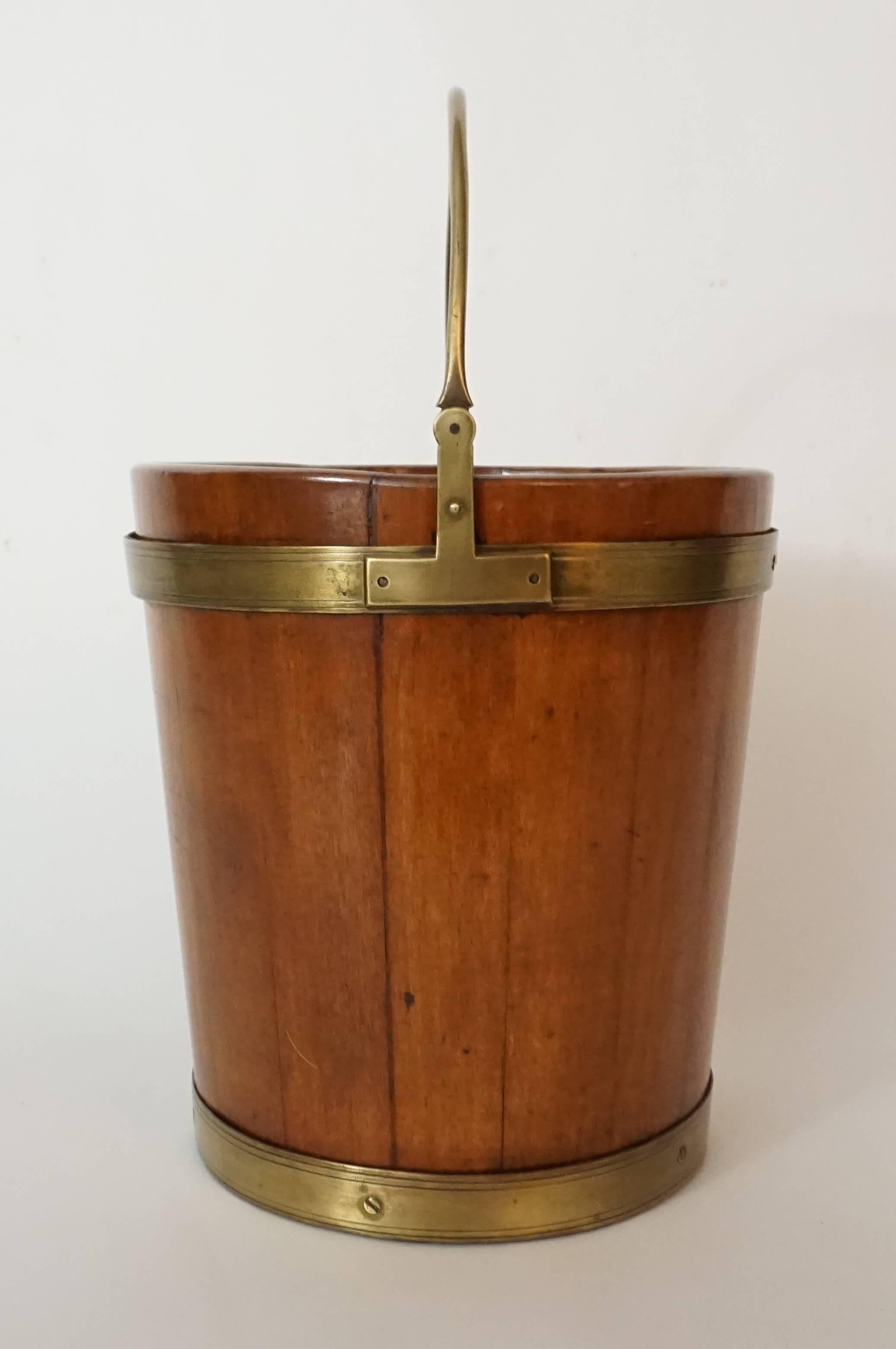 Irish Georgian Brass Bound Mahogany Bucket, circa 1780 In Good Condition For Sale In Kinderhook, NY